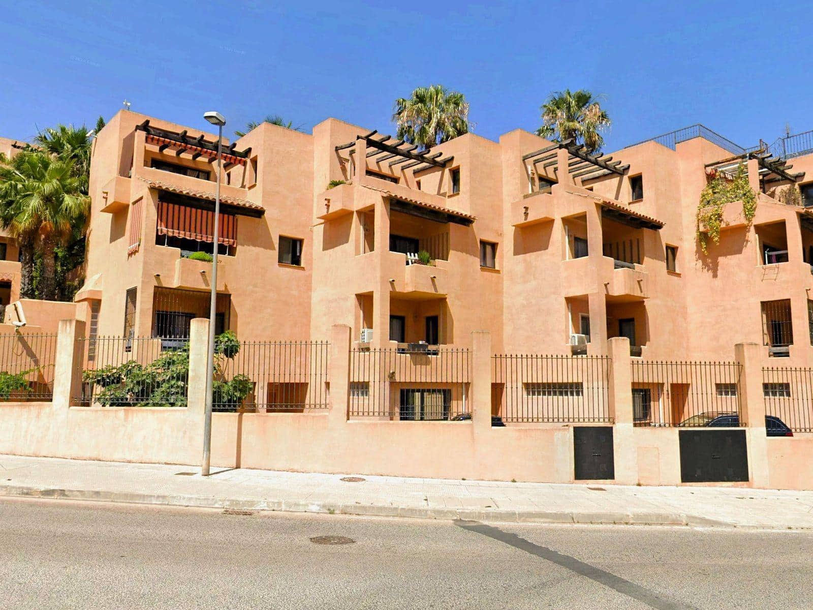 4 soveværelse Rækkehus til salg i Villamartin med swimmingpool - € 289.000 (Ref: 10175233)