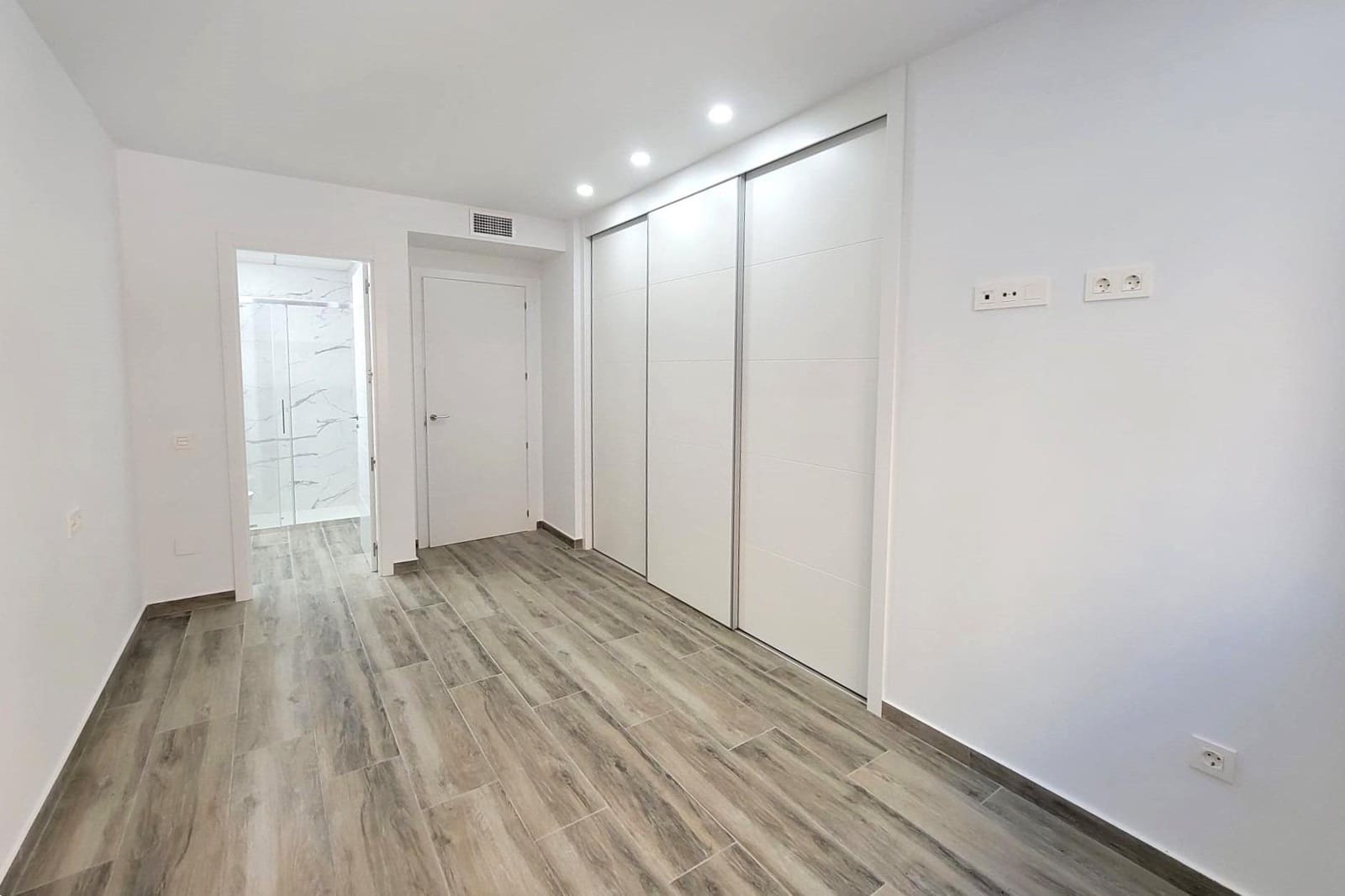 3 soverom Leilighet til salgs i Torrevieja med svømmebasseng garasje - € 399 000 (Ref: 10180628)