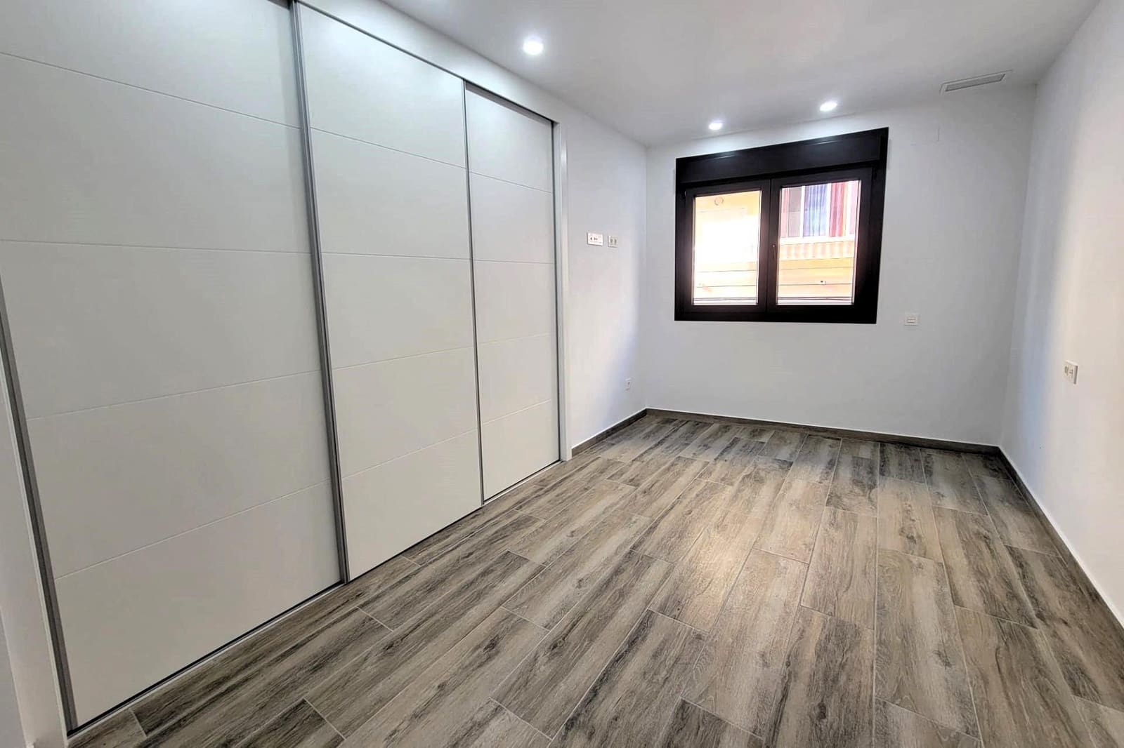 3 soverom Leilighet til salgs i Torrevieja med svømmebasseng garasje - € 399 000 (Ref: 10180628)