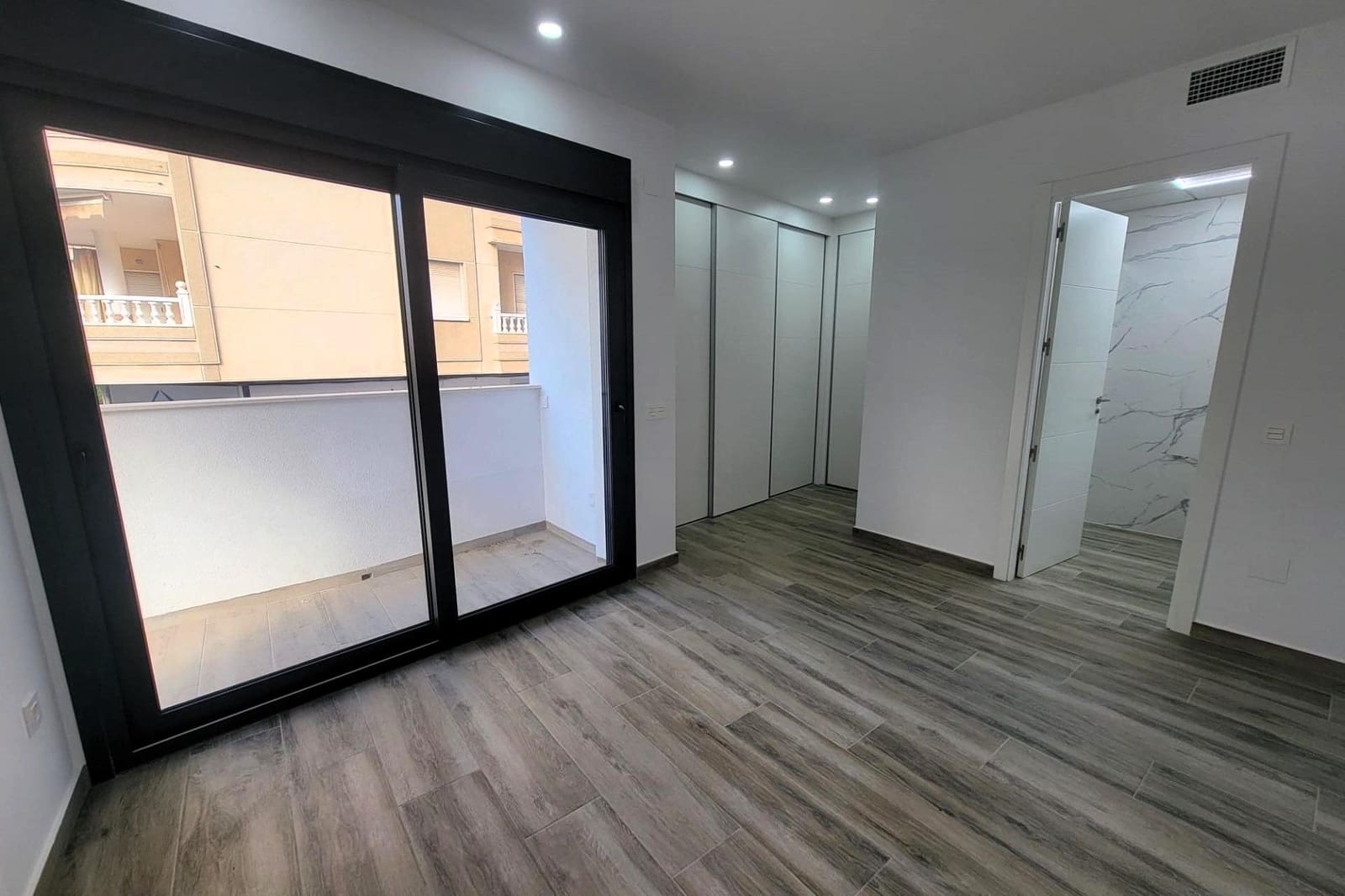 3 soverom Leilighet til salgs i Torrevieja med svømmebasseng garasje - € 399 000 (Ref: 10180628)