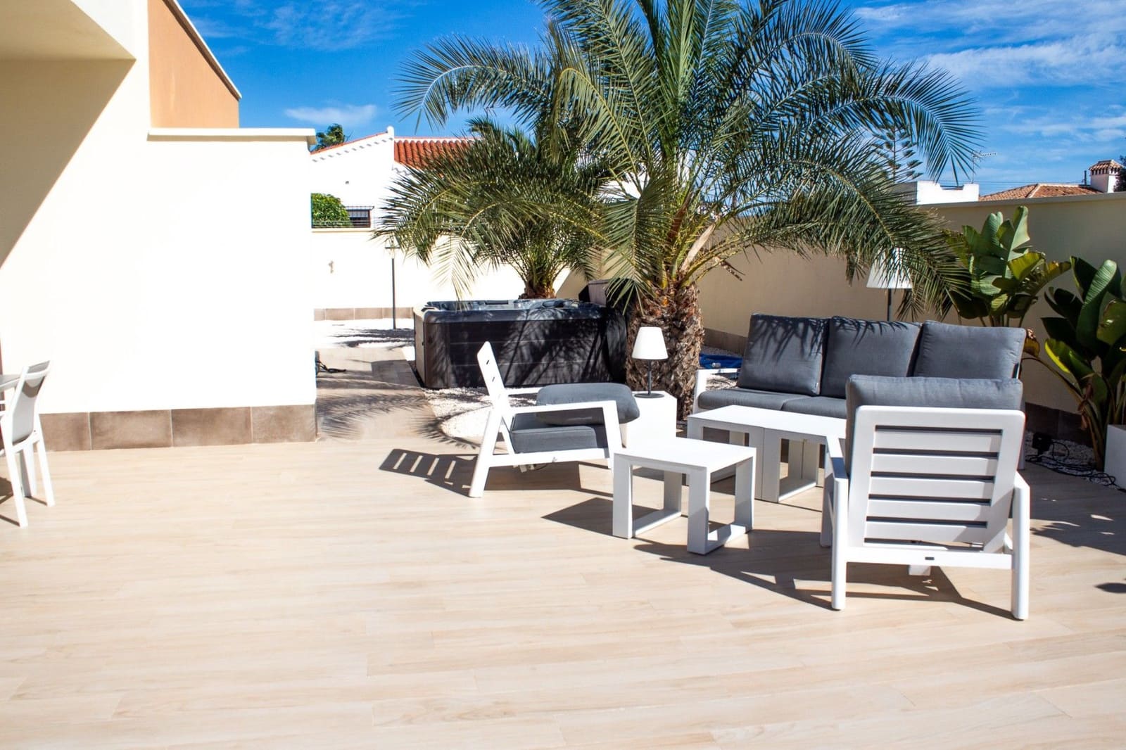 4 quarto Moradia para venda em Torrevieja com piscina garagem - 780 000 € (Ref: 9871947)
