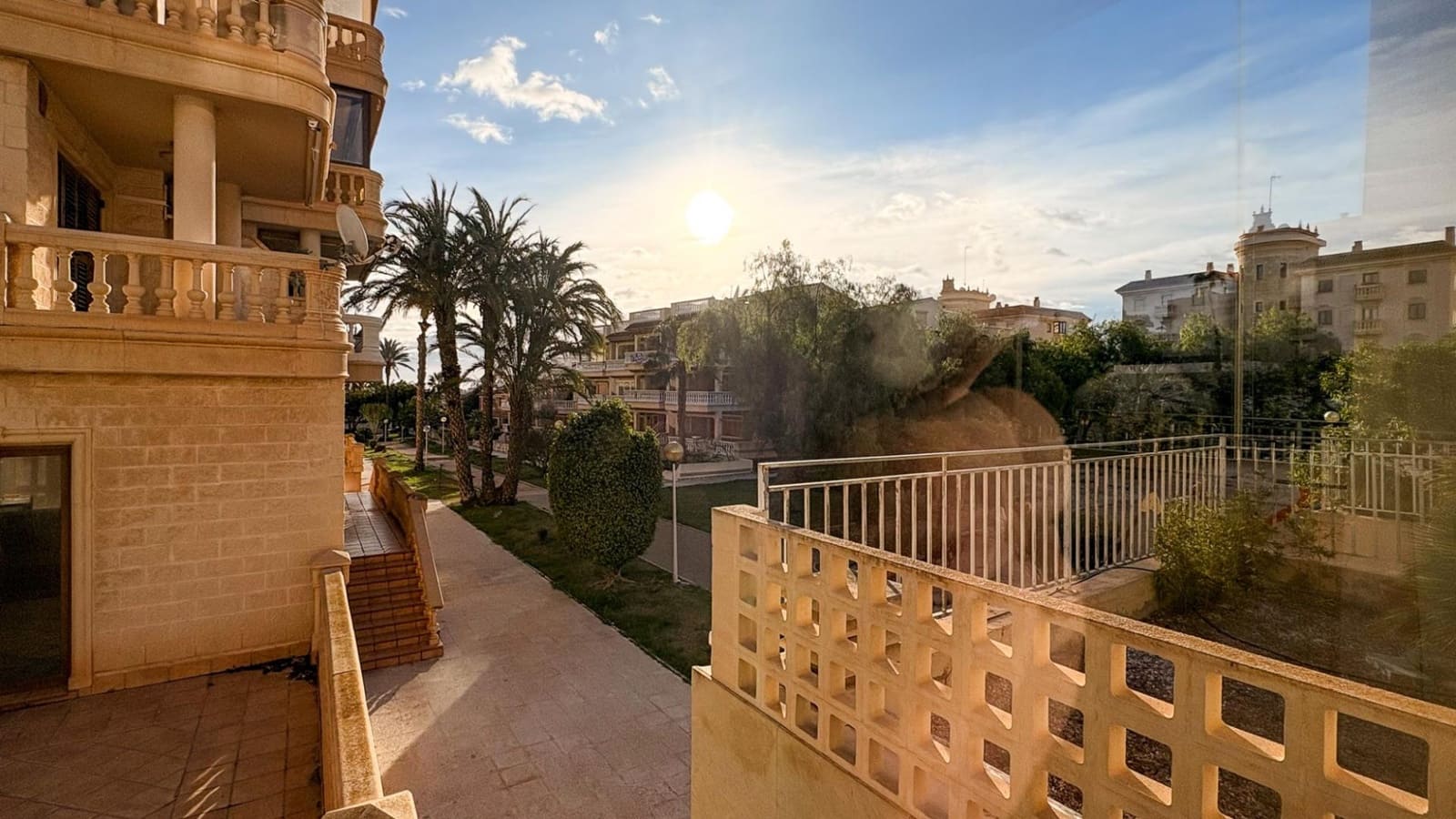 4 bedroom Villa for sale in Guardamar del Segura with pool garage - € 890,000 (Ref: 9871966)