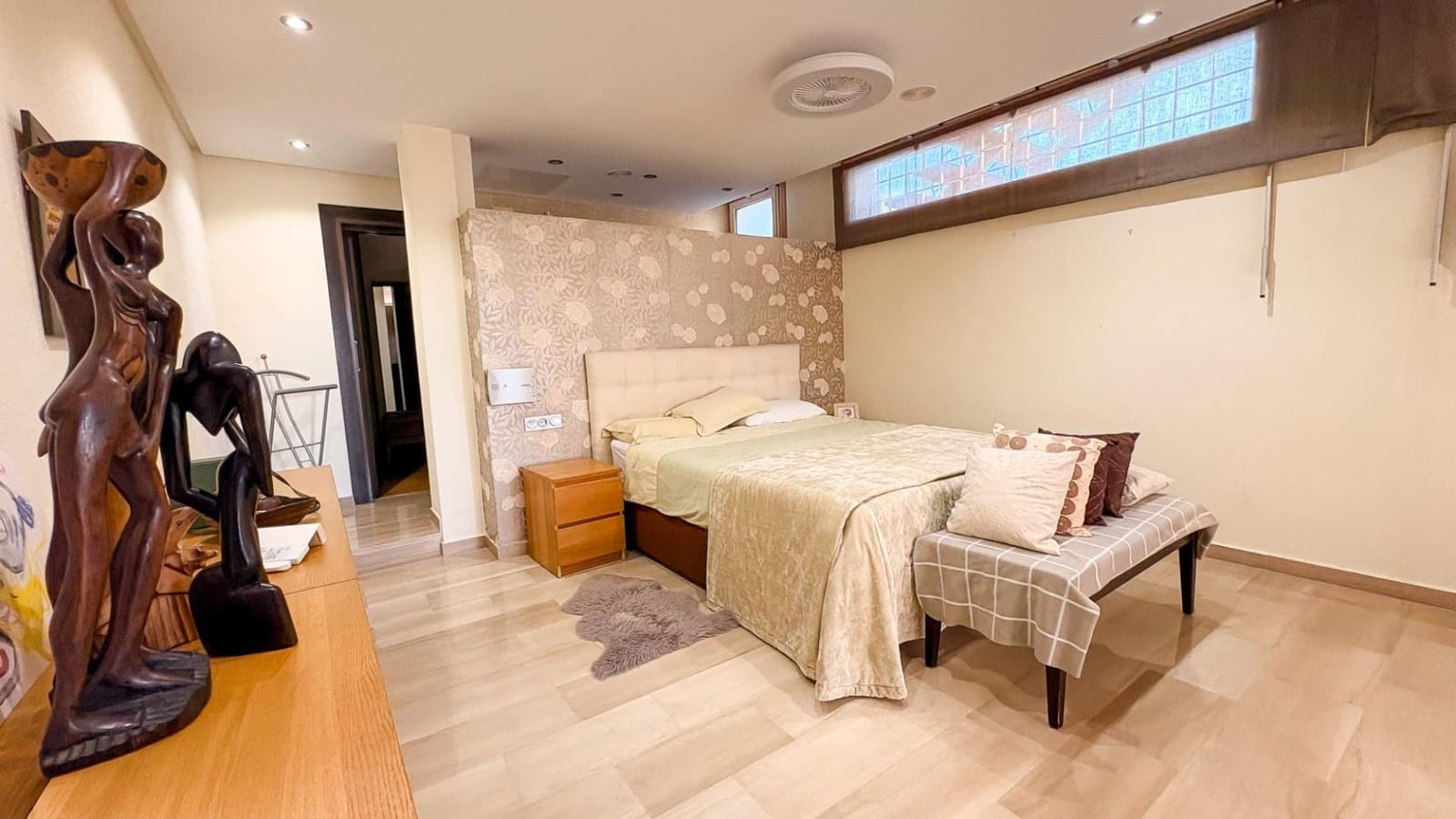 4 bedroom Villa for sale in Guardamar del Segura with pool garage - € 890,000 (Ref: 9871966)