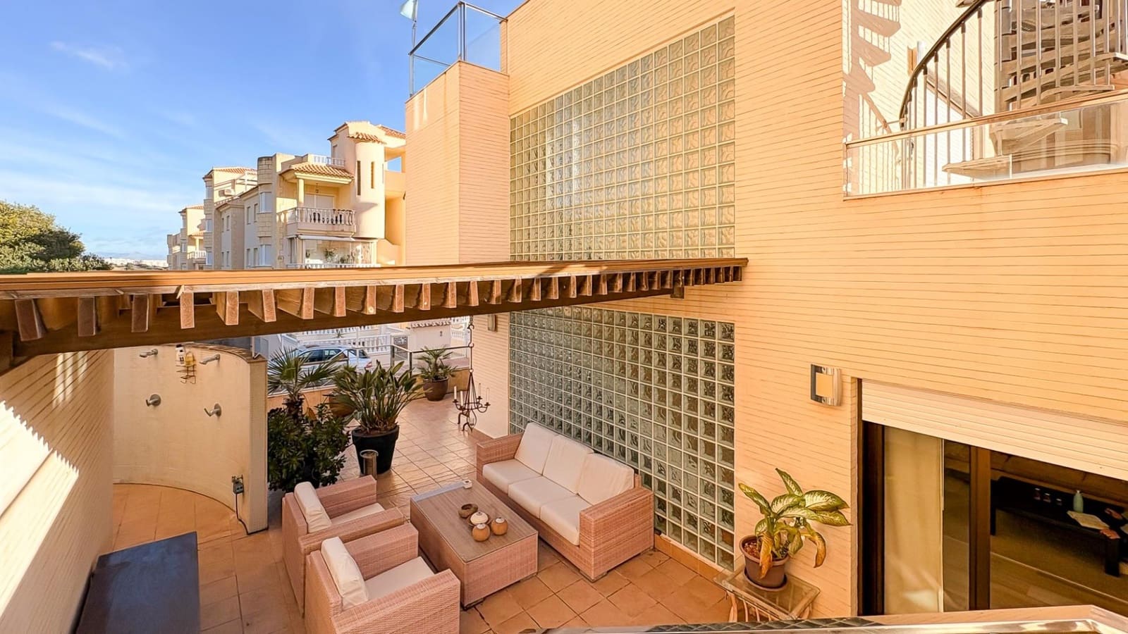 4 bedroom Villa for sale in Guardamar del Segura with pool garage - € 890,000 (Ref: 9871966)