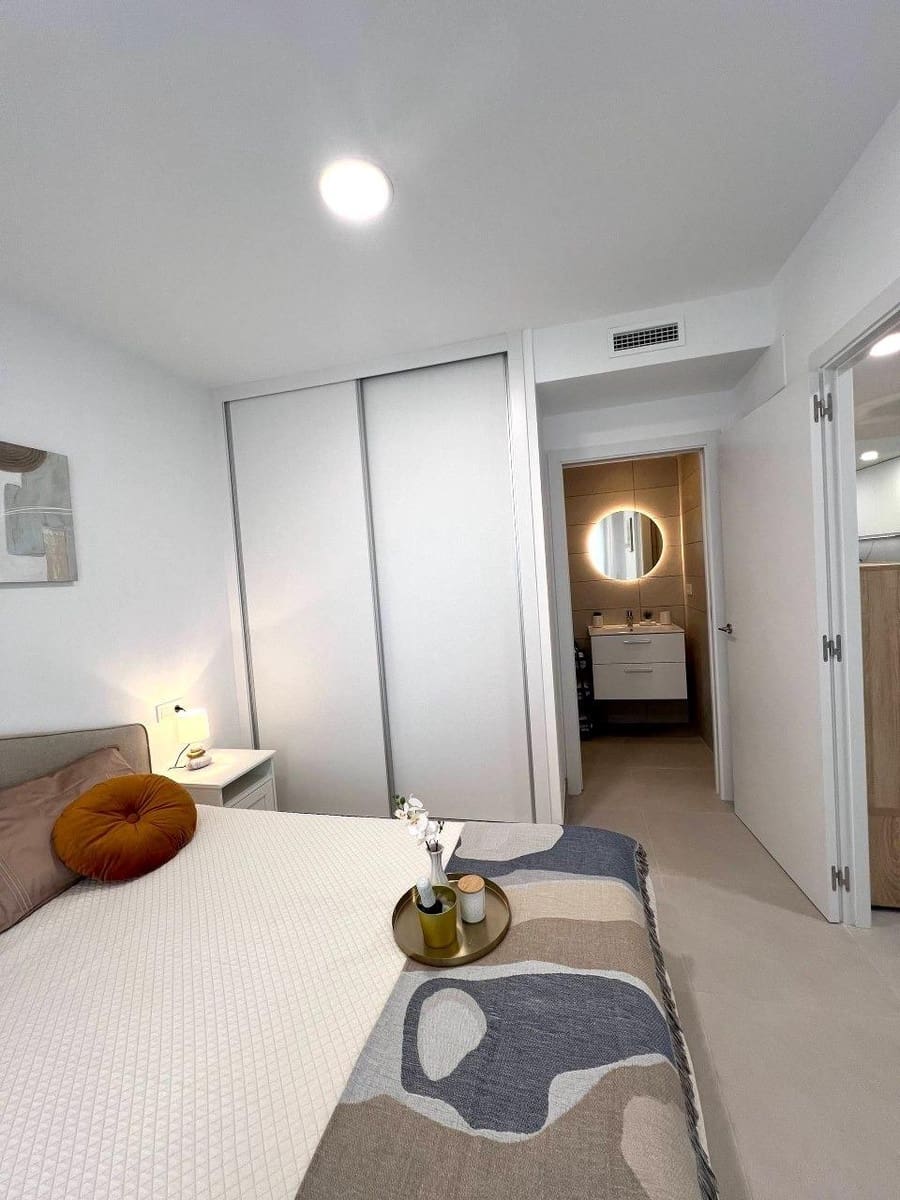 2 slaapkamer Appartement te koop in Torrevieja met zwembad - € 349.990 (Ref: 9871974)