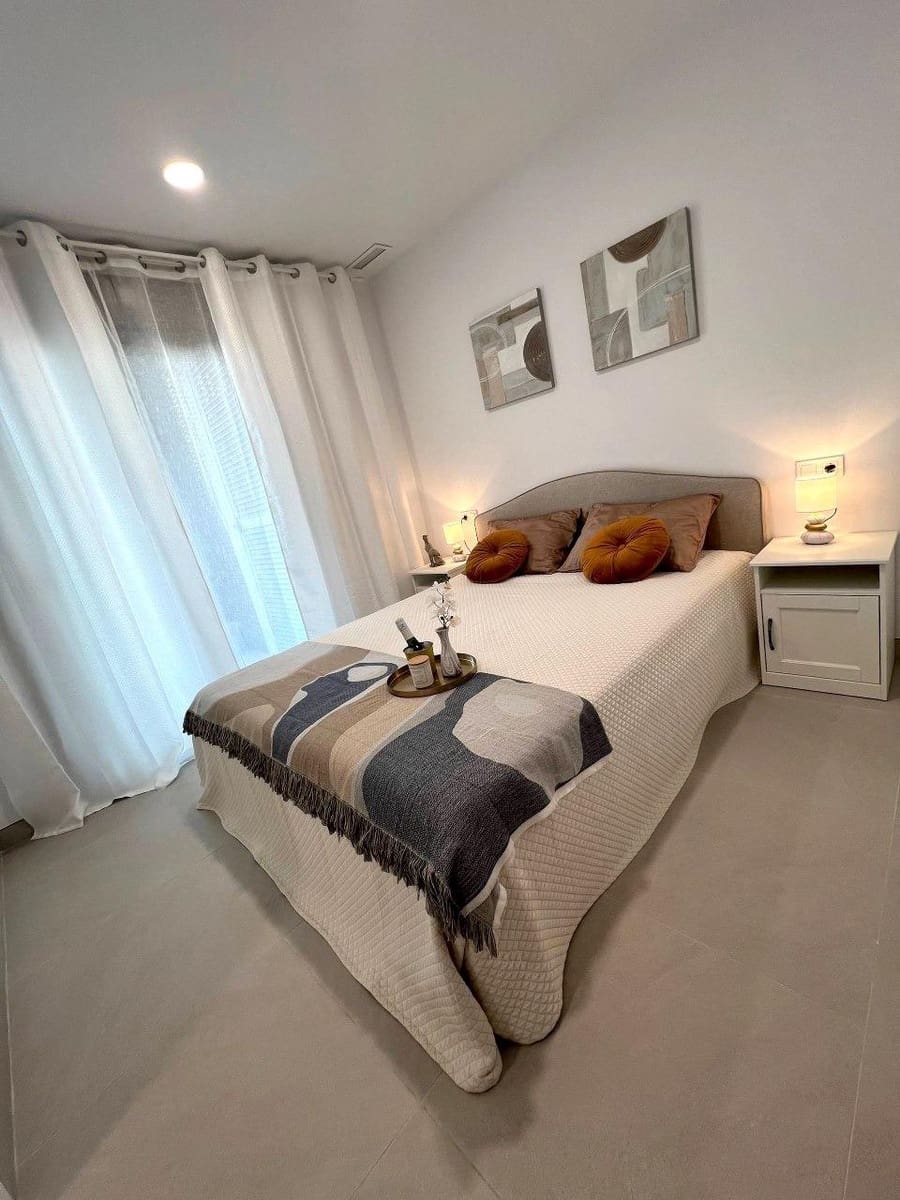 2 slaapkamer Appartement te koop in Torrevieja met zwembad - € 349.990 (Ref: 9871974)
