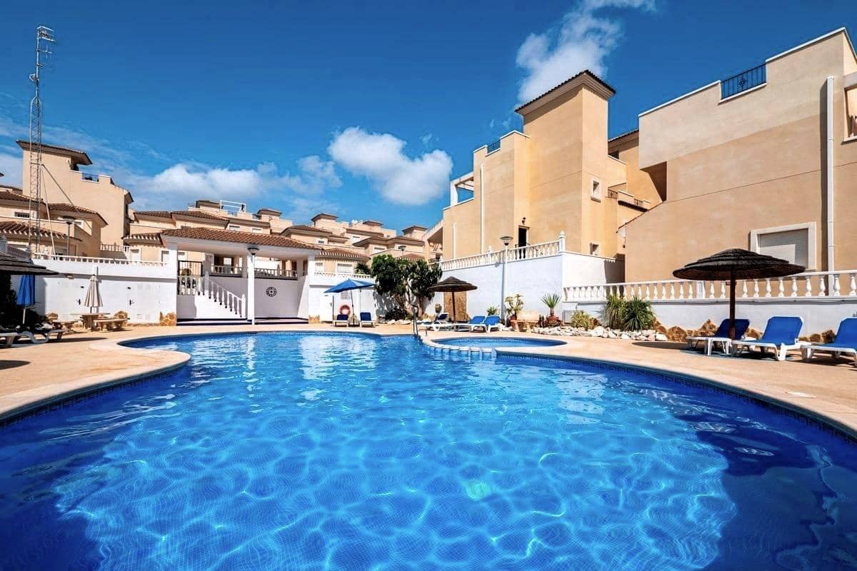 4 quarto Moradia Geminada para venda em San Miguel de Salinas com piscina - 249 000 € (Ref: 9871975)