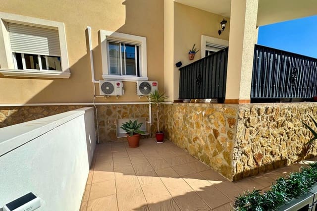 4 quarto Moradia Geminada para venda em San Miguel de Salinas com piscina - 249 000 € (Ref: 9871975)
