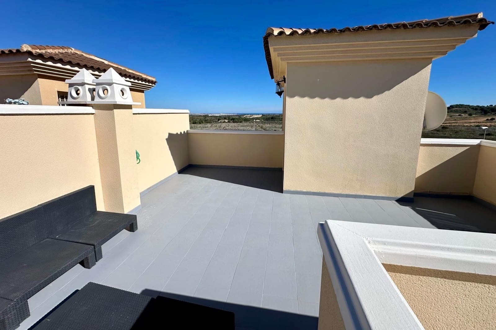 4 quarto Moradia Geminada para venda em San Miguel de Salinas com piscina - 249 000 € (Ref: 9871975)
