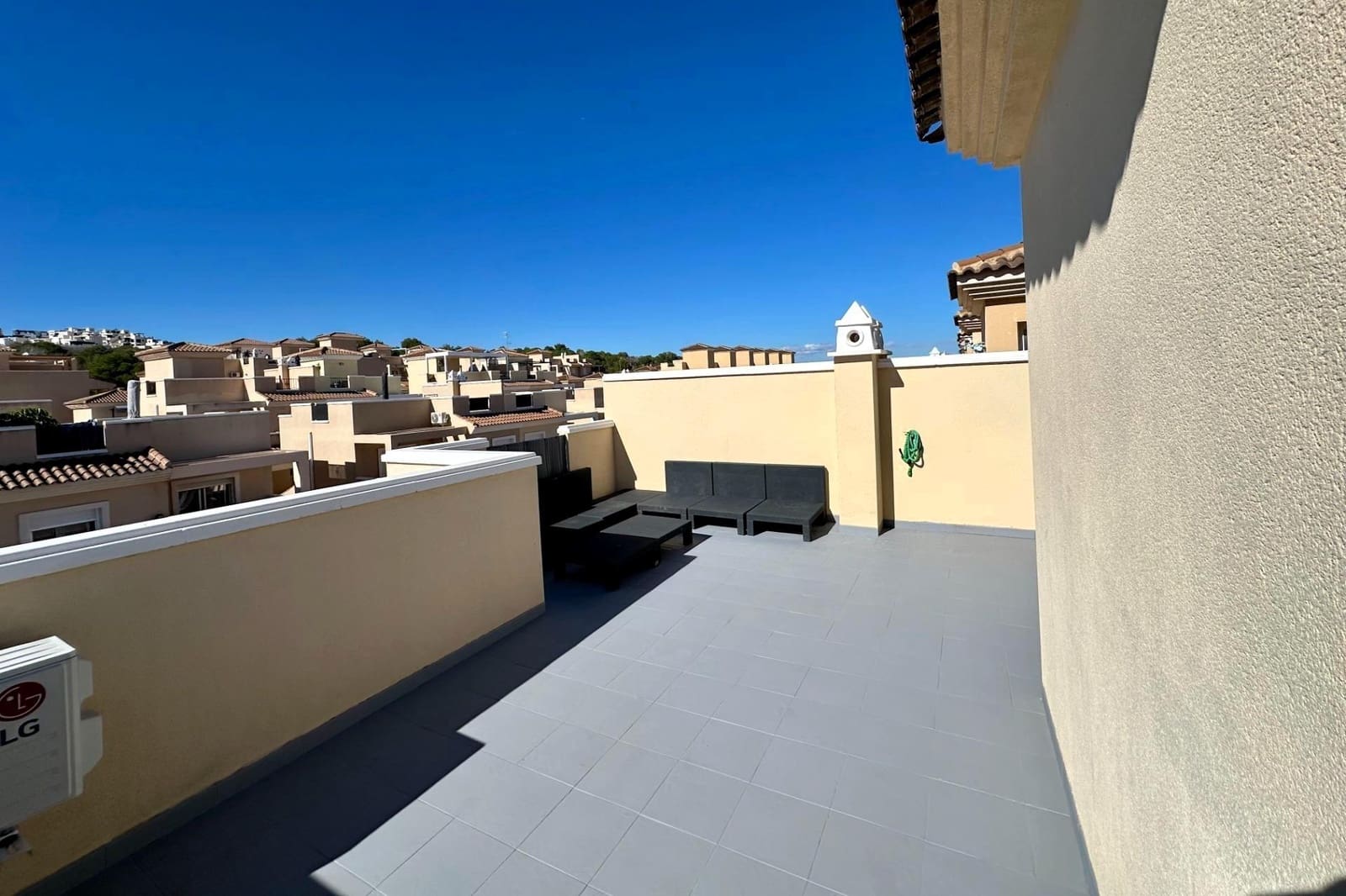 4 quarto Moradia Geminada para venda em San Miguel de Salinas com piscina - 249 000 € (Ref: 9871975)