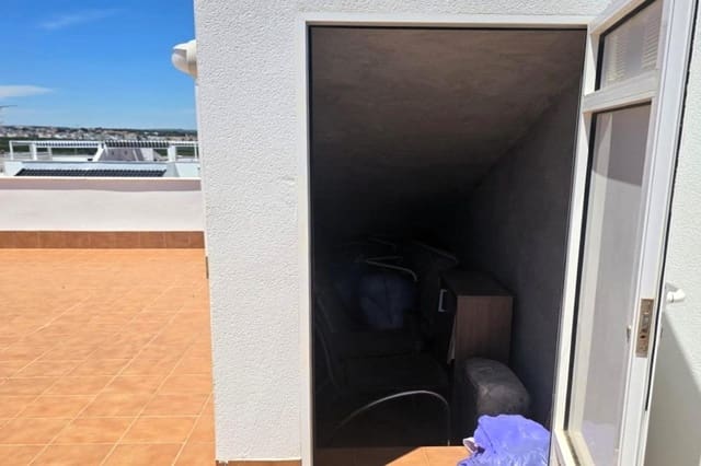 2 makuuhuone Kattohuoneisto myytävänä paikassa La Veleta, Torrevieja mukana uima-altaan 
autotalli - 258 150 € (Ref: 9871977)