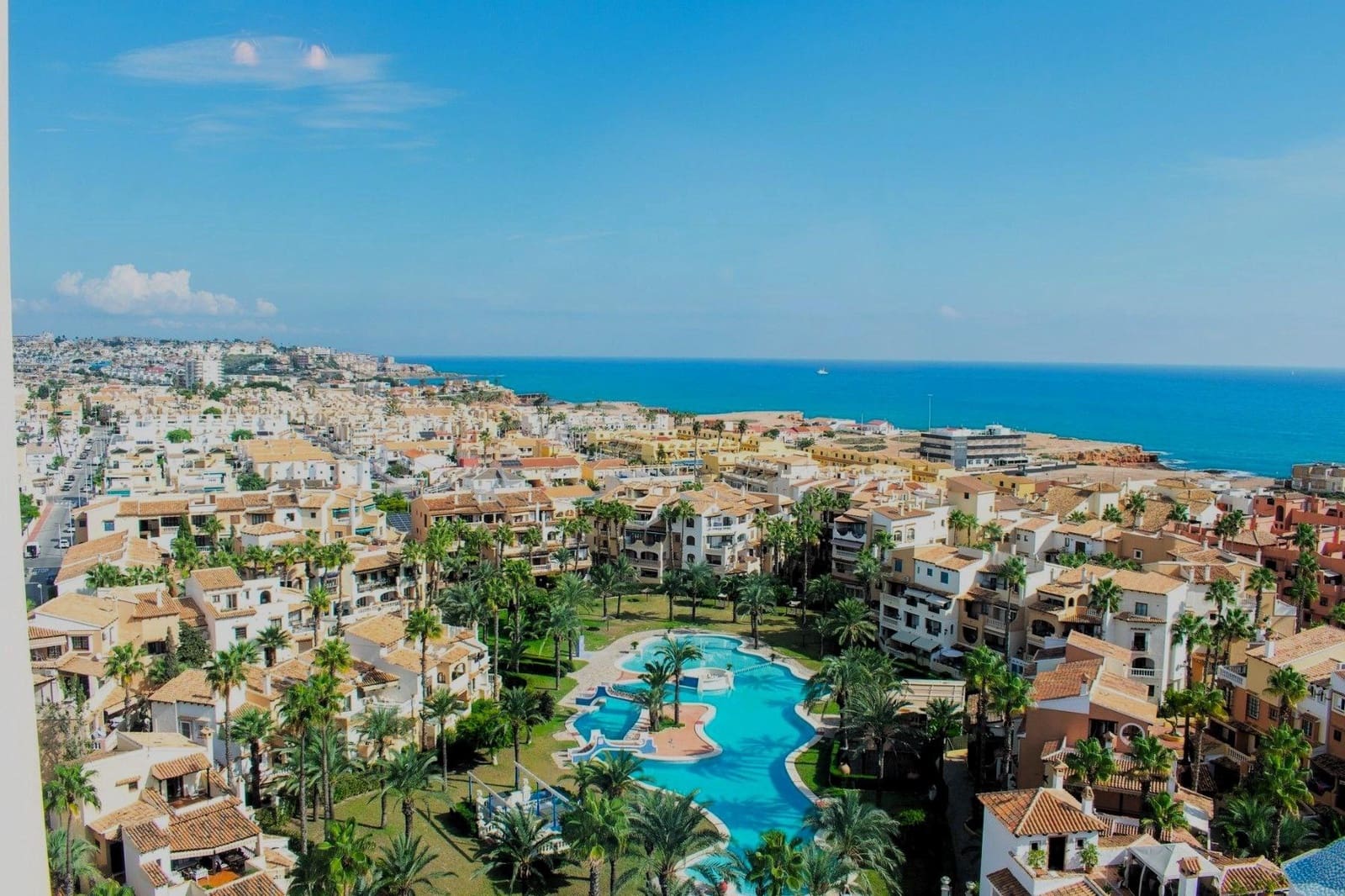 3 quarto Apartamento para venda em Torrevieja com piscina - 360 000 € (Ref: 9871979)
