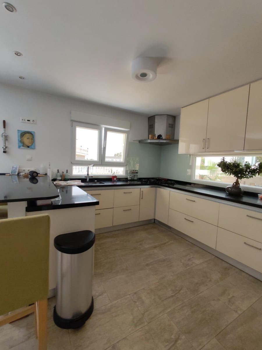 5 bedroom Villa for sale in Ciudad Quesada with pool - € 549,000 (Ref: 9871980)