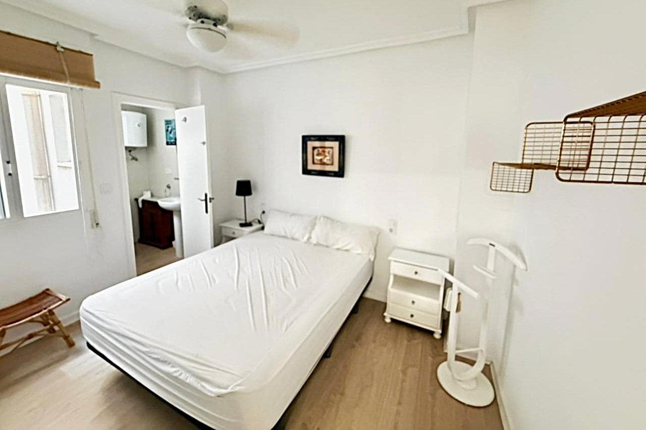 2 soveværelse Lejlighed til salg i Torrevieja med garage - € 185.900 (Ref: 9871984)