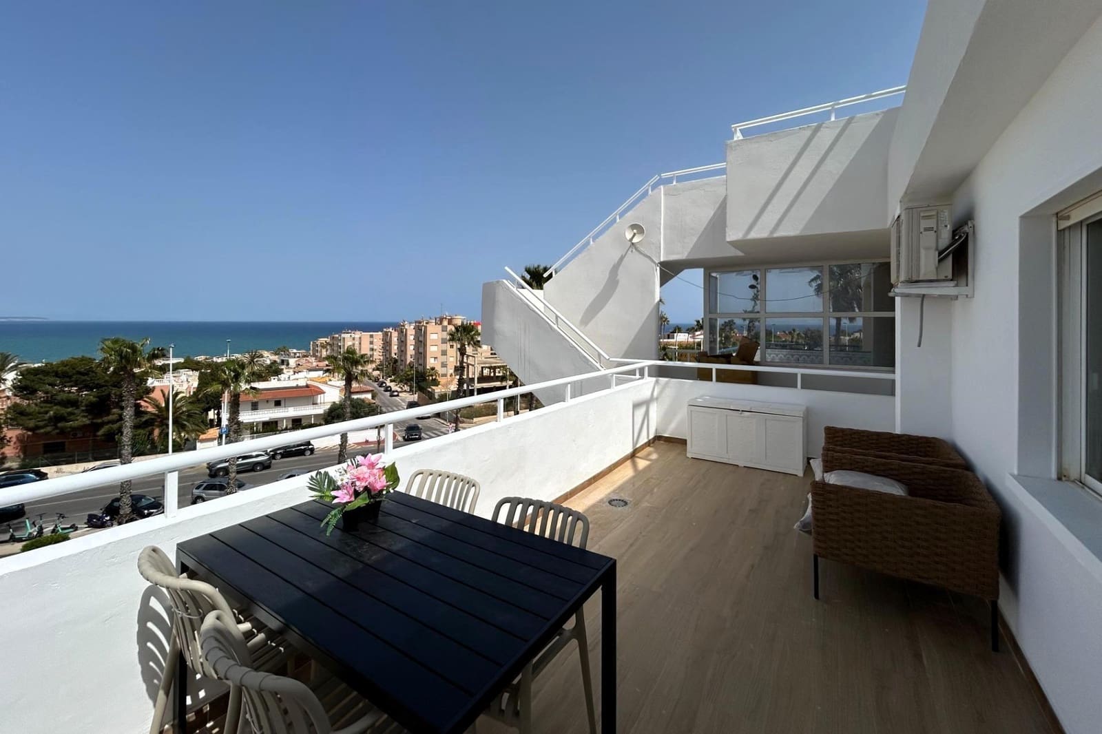 2 makuuhuone Huoneisto myytävänä paikassa Torrevieja mukana uima-altaan - 220 000 € (Ref: 9871986)