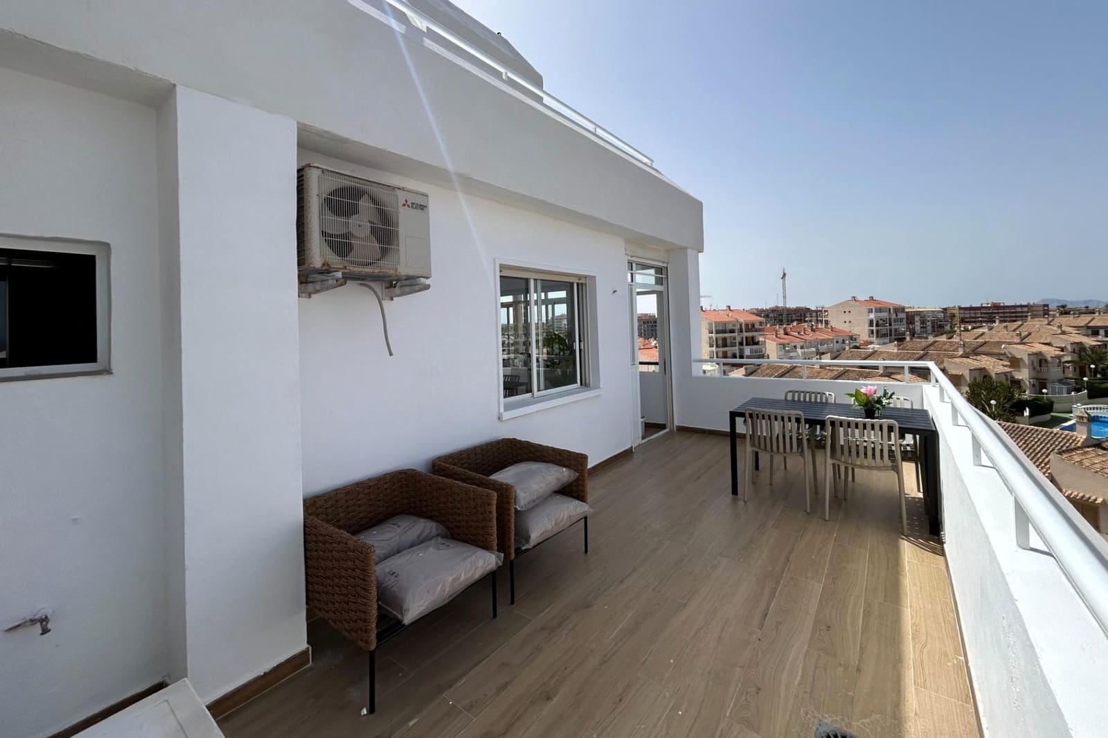 2 makuuhuone Huoneisto myytävänä paikassa Torrevieja mukana uima-altaan - 220 000 € (Ref: 9871986)