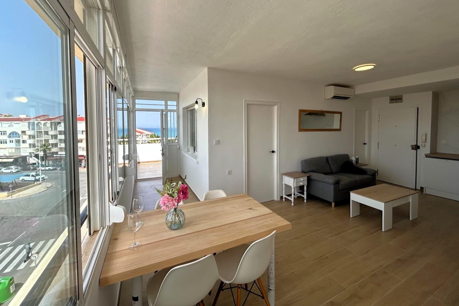 2 makuuhuone Huoneisto myytävänä paikassa Torrevieja mukana uima-altaan - 220 000 € (Ref: 9871986)