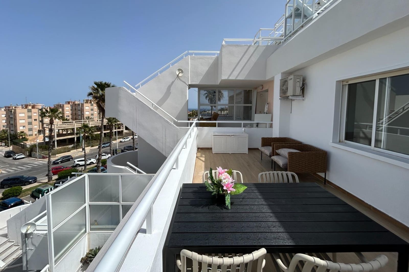 2 makuuhuone Huoneisto myytävänä paikassa Torrevieja mukana uima-altaan - 220 000 € (Ref: 9871986)