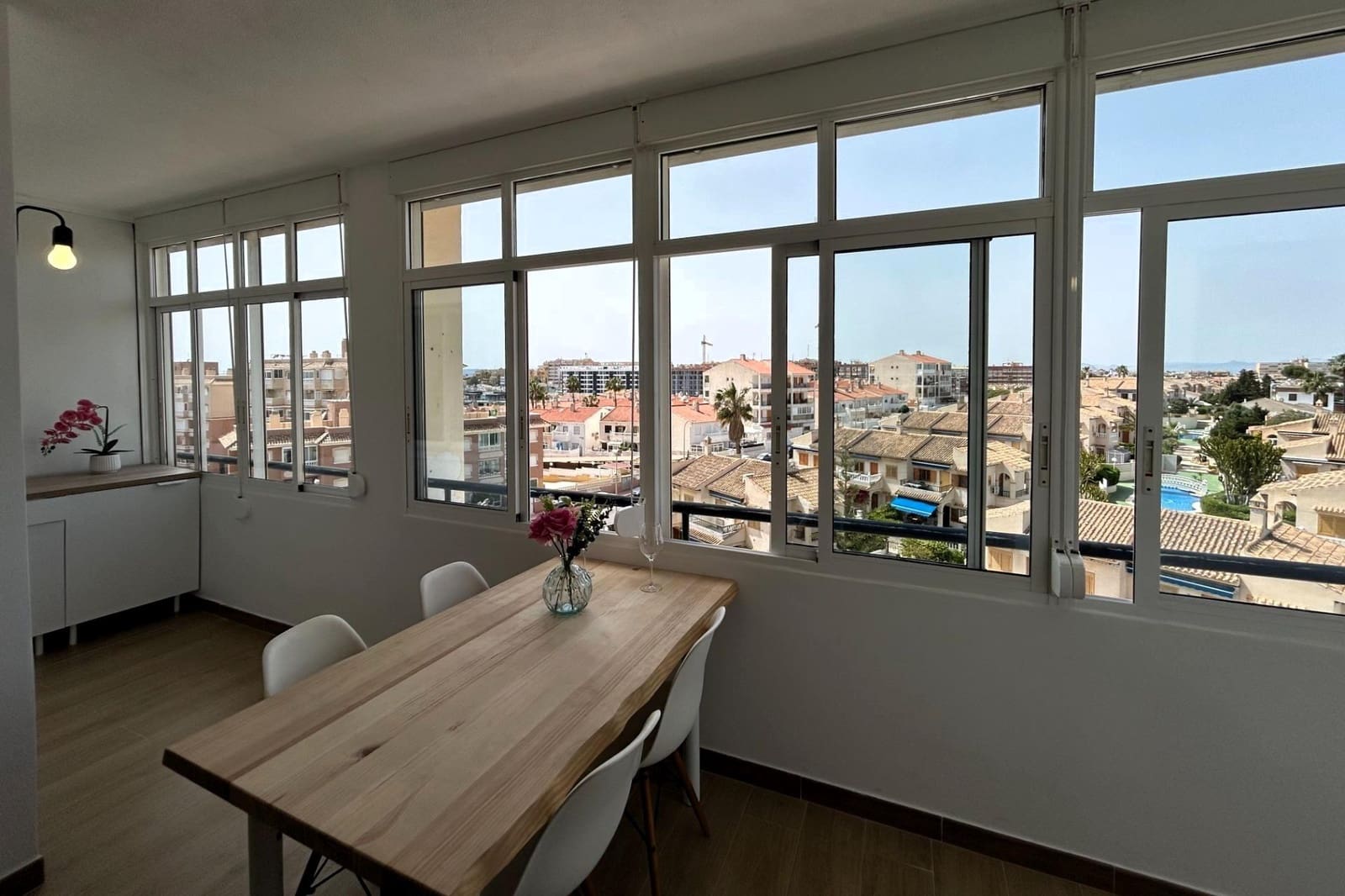 2 makuuhuone Huoneisto myytävänä paikassa Torrevieja mukana uima-altaan - 220 000 € (Ref: 9871986)