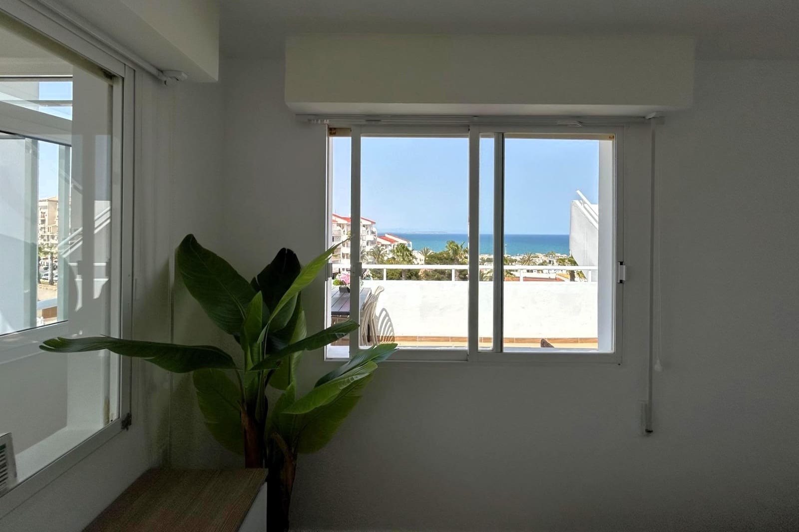 2 makuuhuone Huoneisto myytävänä paikassa Torrevieja mukana uima-altaan - 220 000 € (Ref: 9871986)