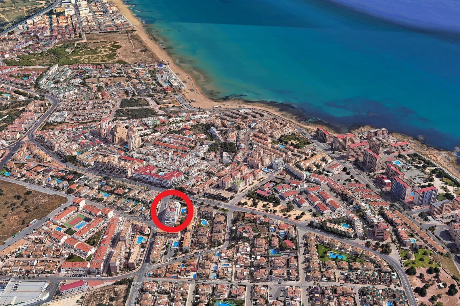 2 makuuhuone Huoneisto myytävänä paikassa Torrevieja mukana uima-altaan - 220 000 € (Ref: 9871986)