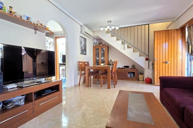 3 soverom Rekkehus til salgs i Aguas Nuevas, Torrevieja med svømmebasseng - € 279 000 (Ref: 9871987)