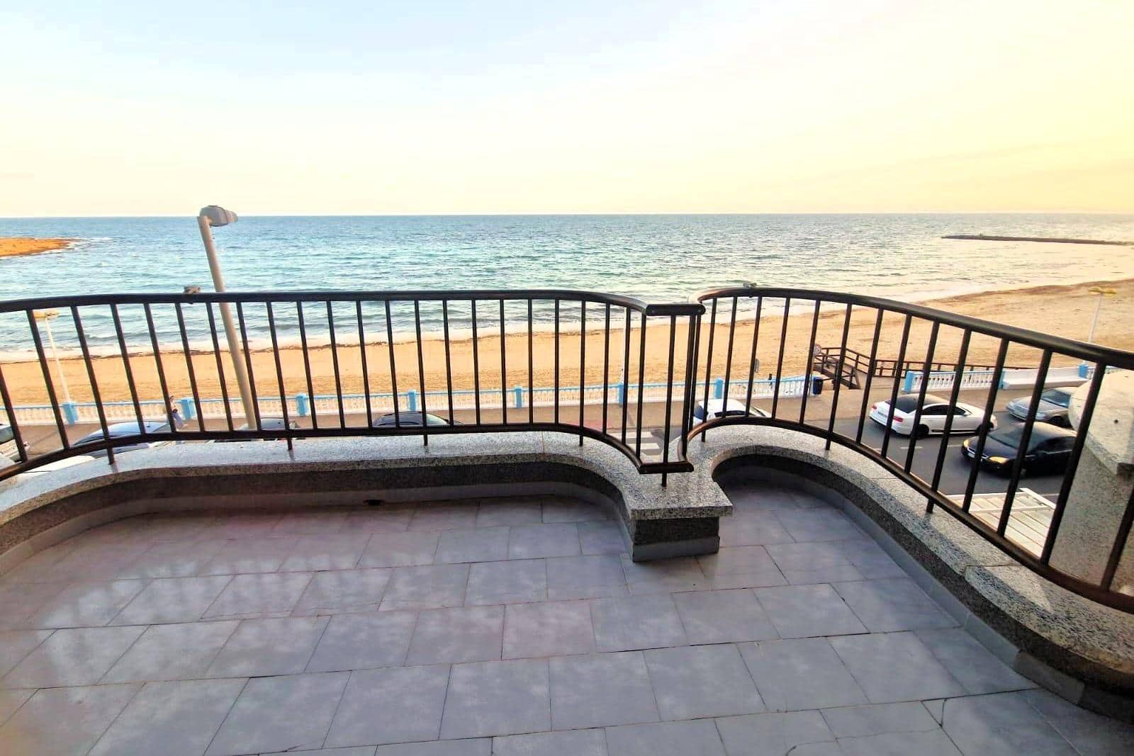 3 quarto Apartamento para venda em Torrevieja com garagem - 350 000 € (Ref: 9871990)
