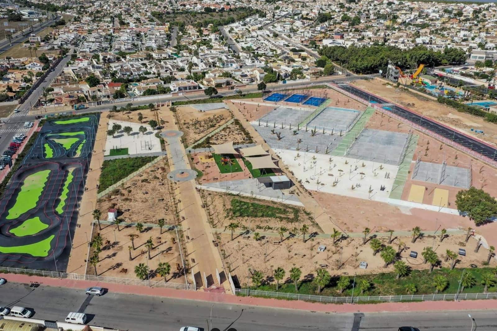 Adosado de 2 habitaciones en El Chaparral en venta - 206.500 € (Ref: 9871991)
