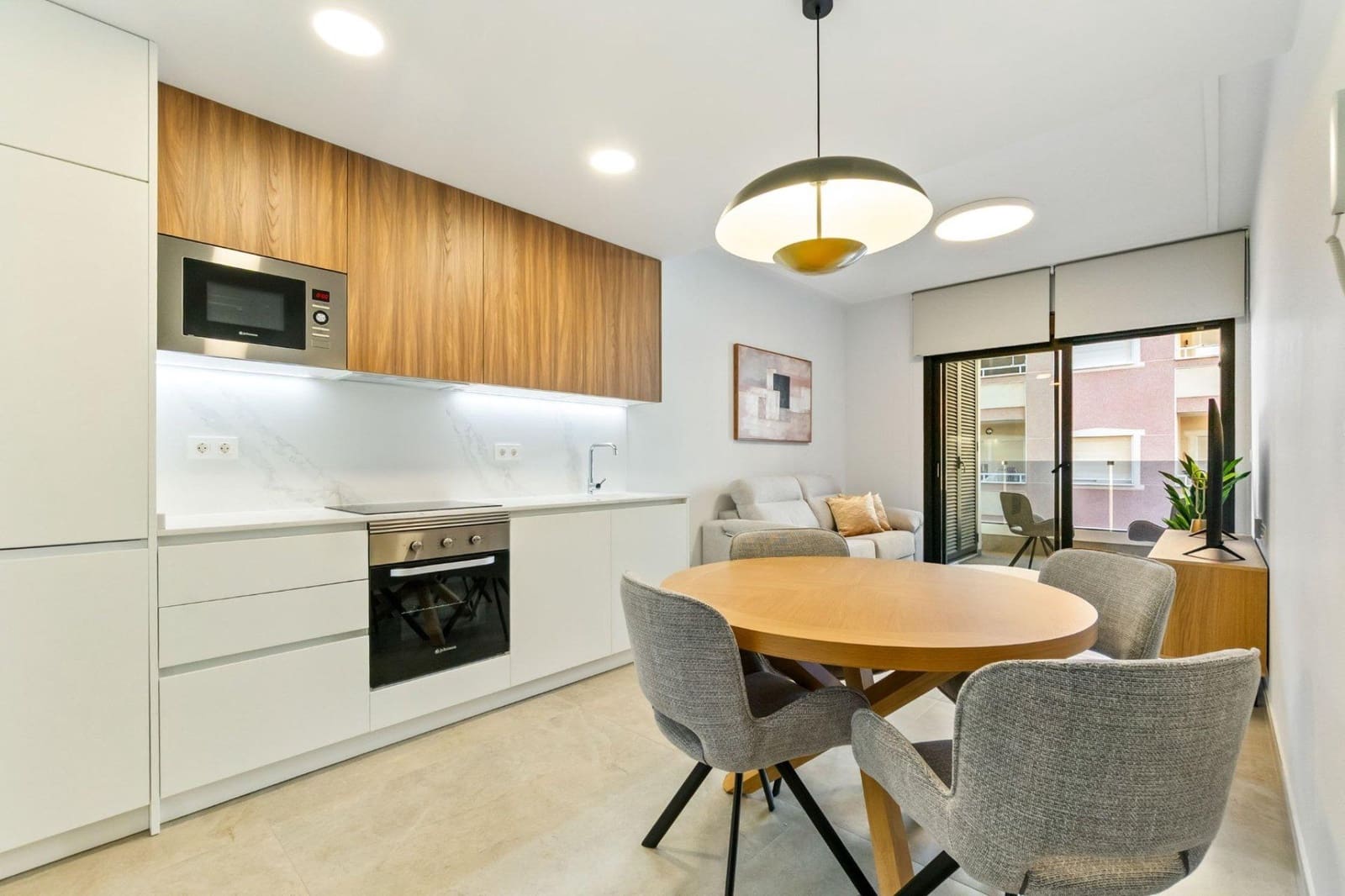 Apartamento de 2 habitaciones en Torrevieja en venta con piscina - 249.900 € (Ref: 9871993)