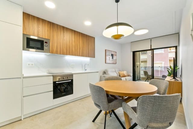 Apartamento de 2 habitaciones en Las Piscinas Naturales, Torrevieja en venta con piscina - 249.900 € (Ref: 9871993)