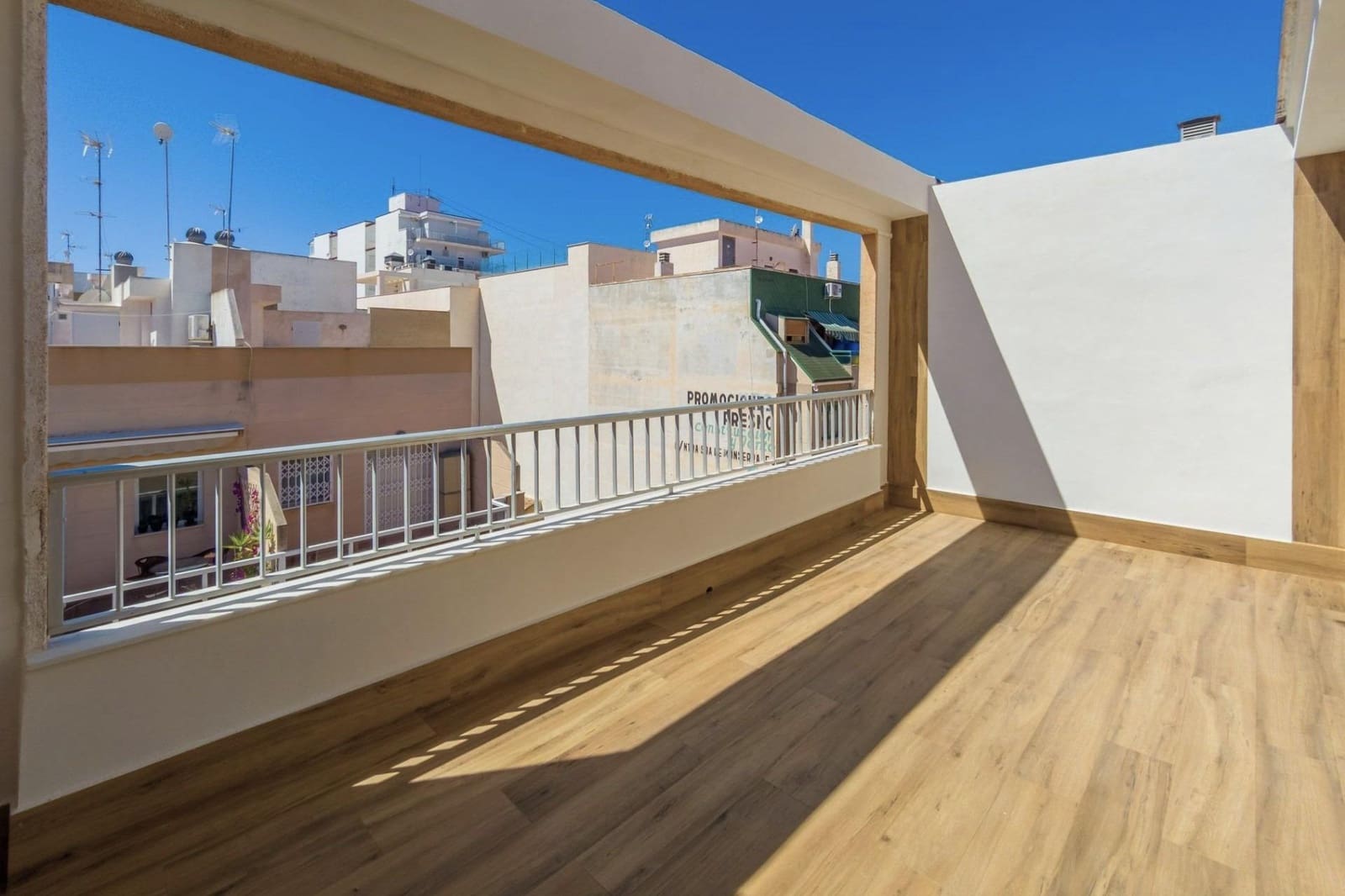 3 makuuhuone Kattohuoneisto myytävänä paikassa Torrevieja - 300 000 € (Ref: 9871996)