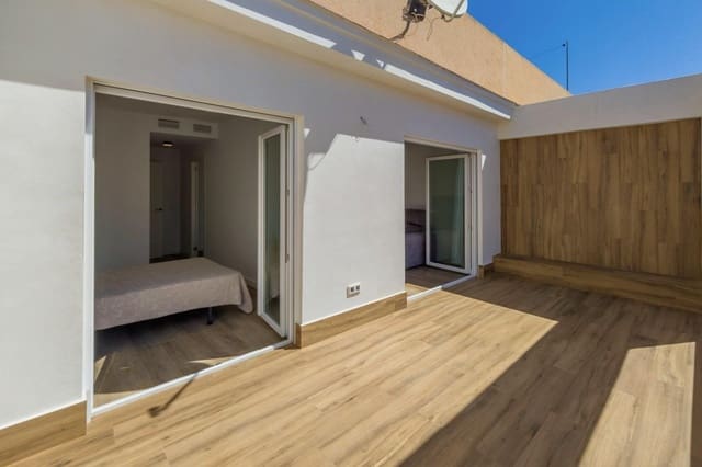 3 makuuhuone Kattohuoneisto myytävänä paikassa Las Piscinas Naturales, Torrevieja - 300 000 € (Ref: 9871996)