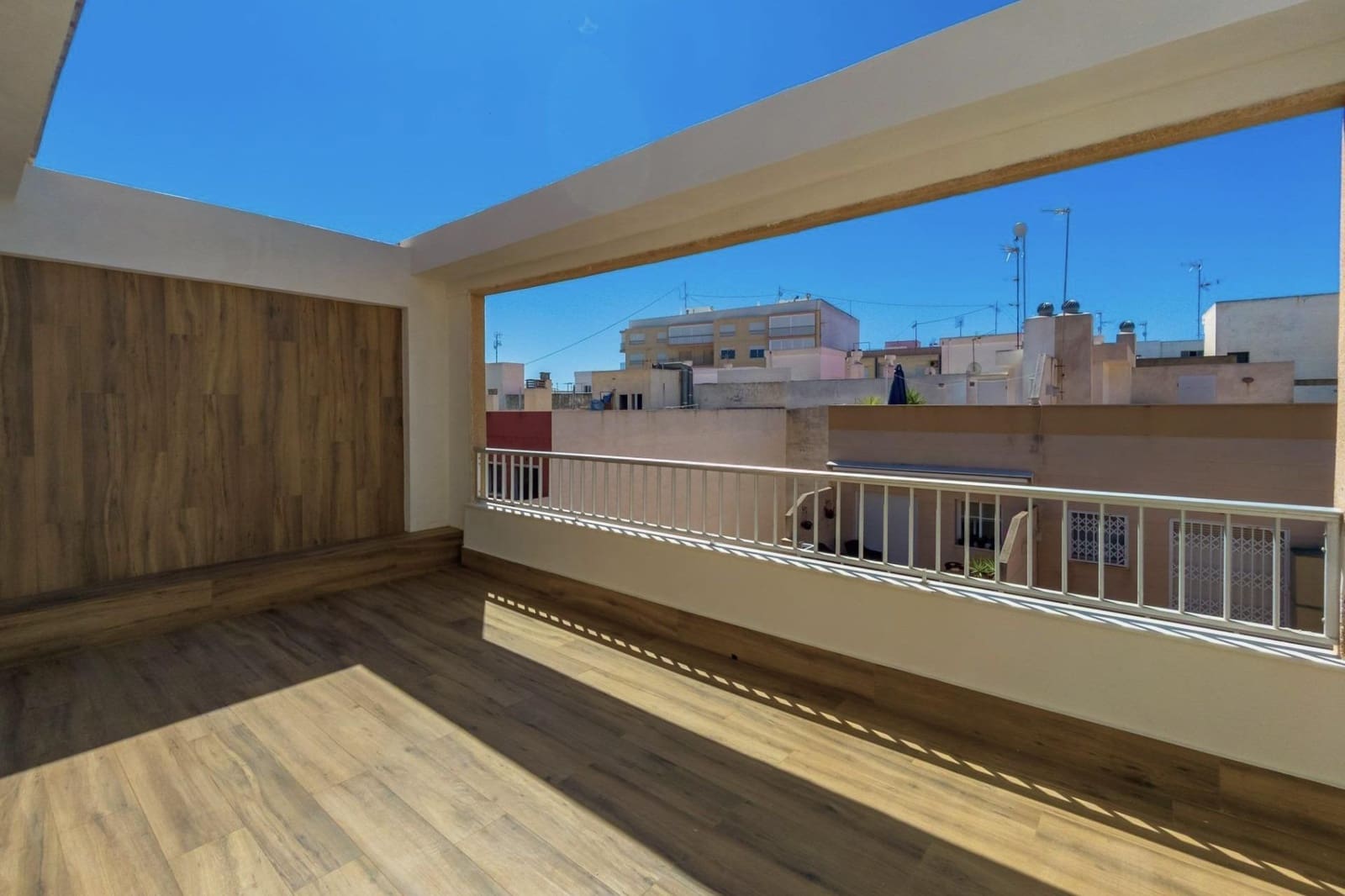 3 makuuhuone Kattohuoneisto myytävänä paikassa Torrevieja - 300 000 € (Ref: 9871996)