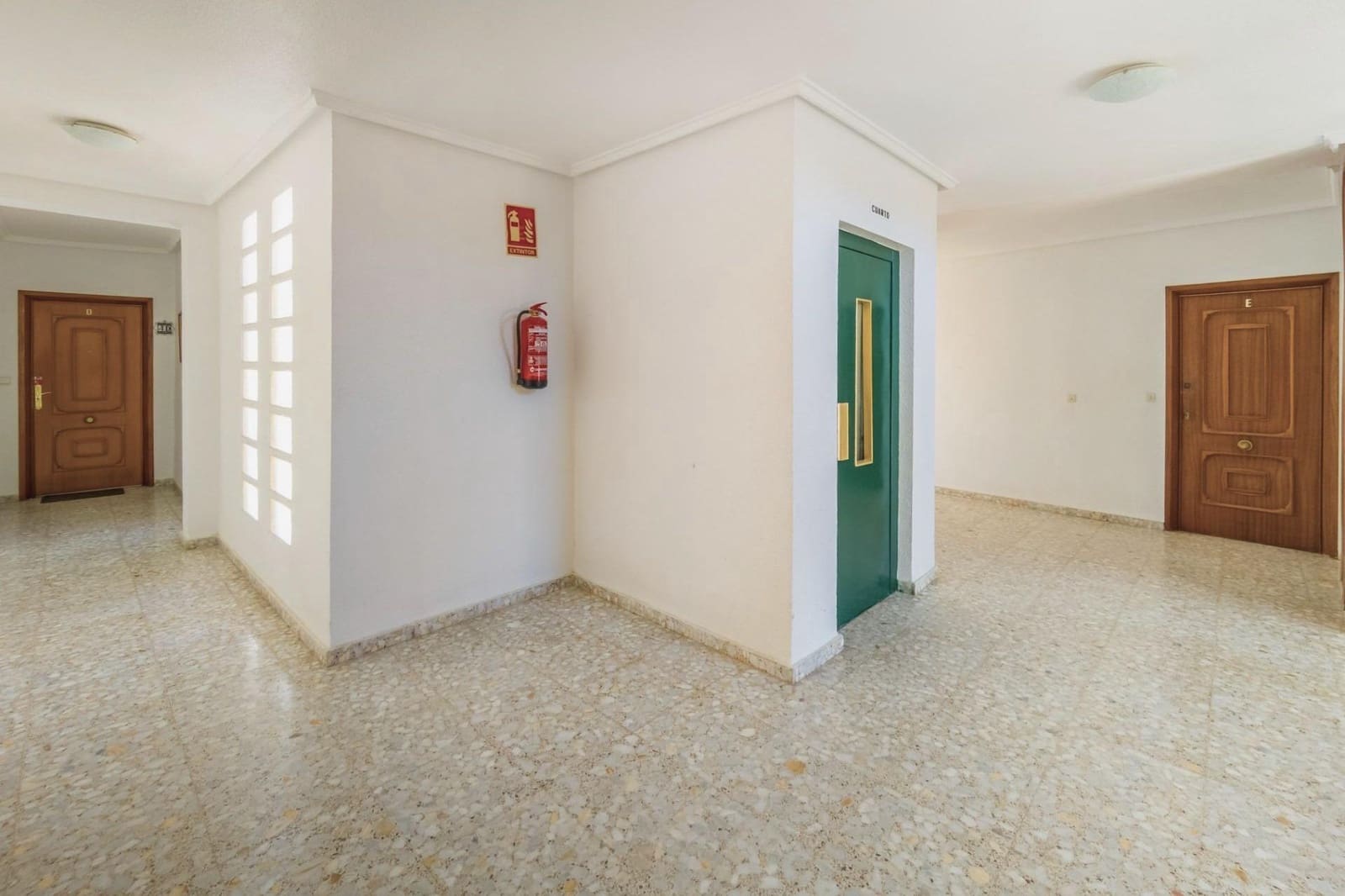 3 makuuhuone Kattohuoneisto myytävänä paikassa Torrevieja - 300 000 € (Ref: 9871996)
