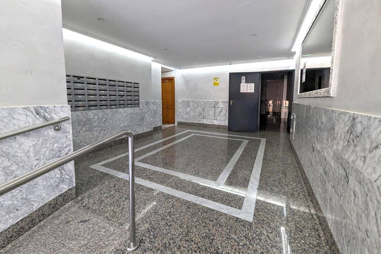 Apartamento de 2 habitaciones en Torrevieja en venta con garaje - 159.990 € (Ref: 9873482)