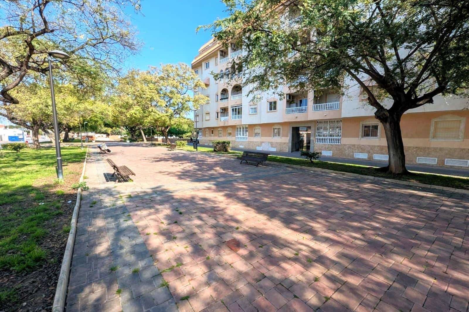 Apartamento de 2 habitaciones en Torrevieja en venta con garaje - 159.990 € (Ref: 9873482)