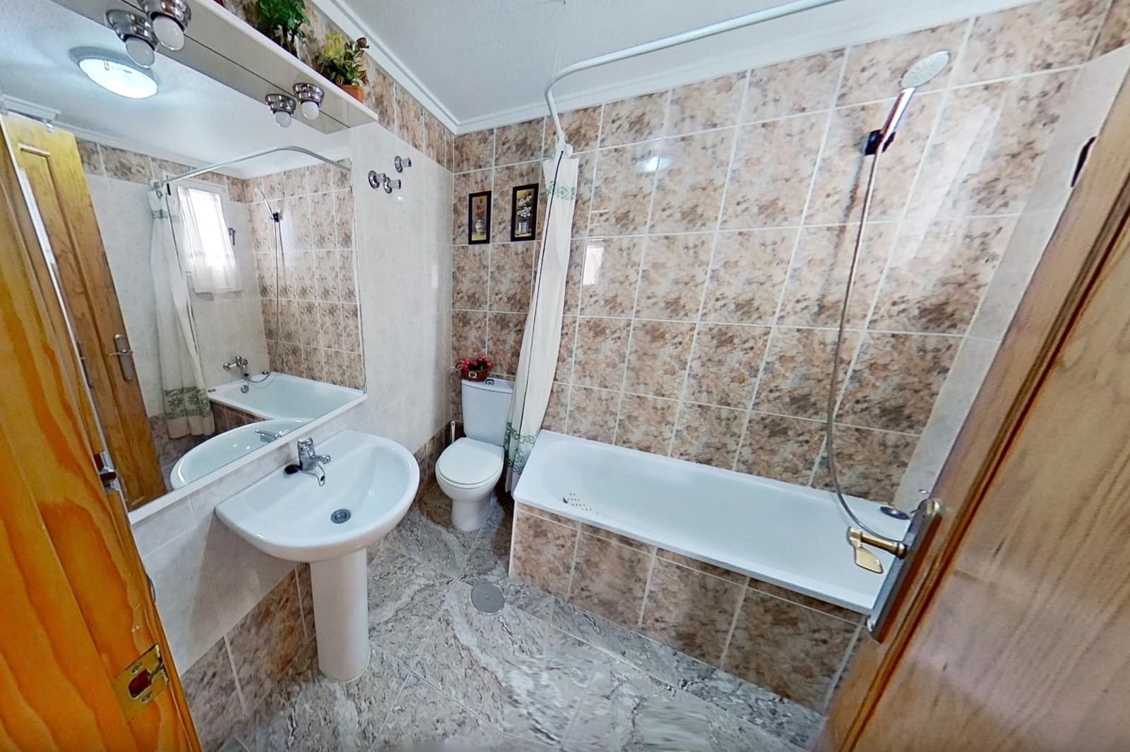 Apartamento de 2 habitaciones en Torrevieja en venta con garaje - 159.990 € (Ref: 9873482)