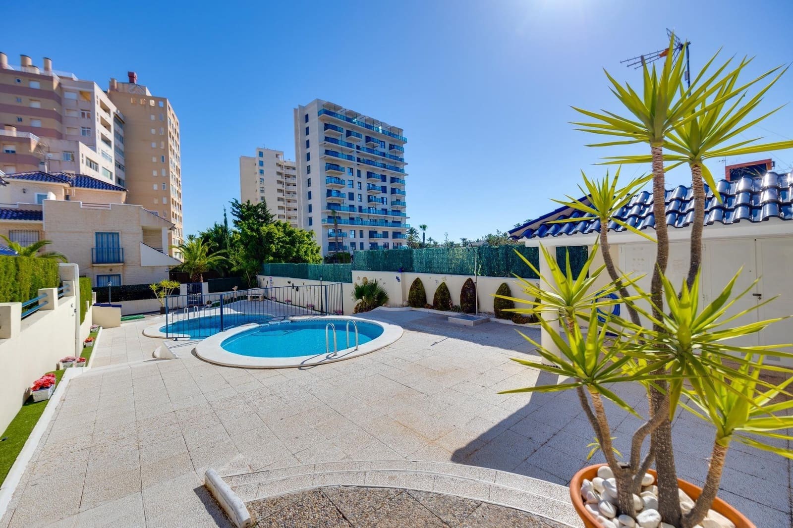 3 Zimmer Reihenhaus zu verkaufen in La Veleta mit Pool - 215.000 € (Ref: 9876392)