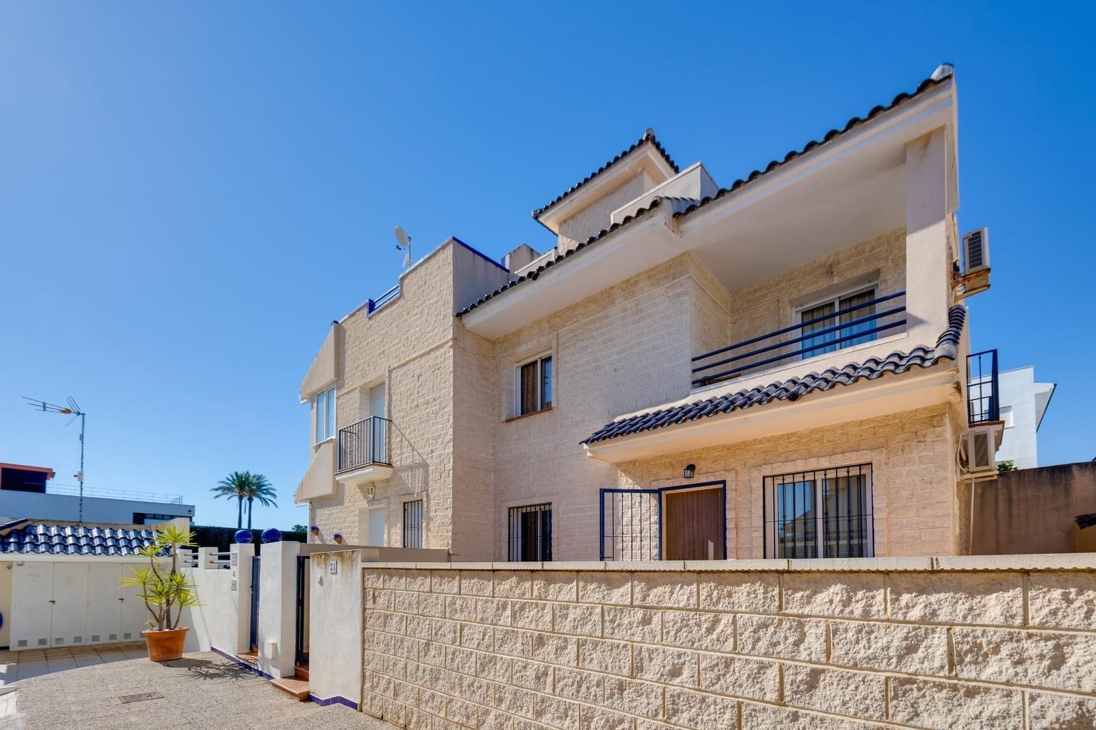 3 Zimmer Reihenhaus zu verkaufen in La Veleta mit Pool - 215.000 € (Ref: 9876392)