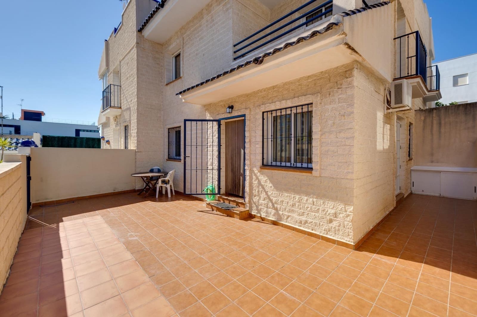 3 Zimmer Reihenhaus zu verkaufen in La Veleta mit Pool - 215.000 € (Ref: 9876392)