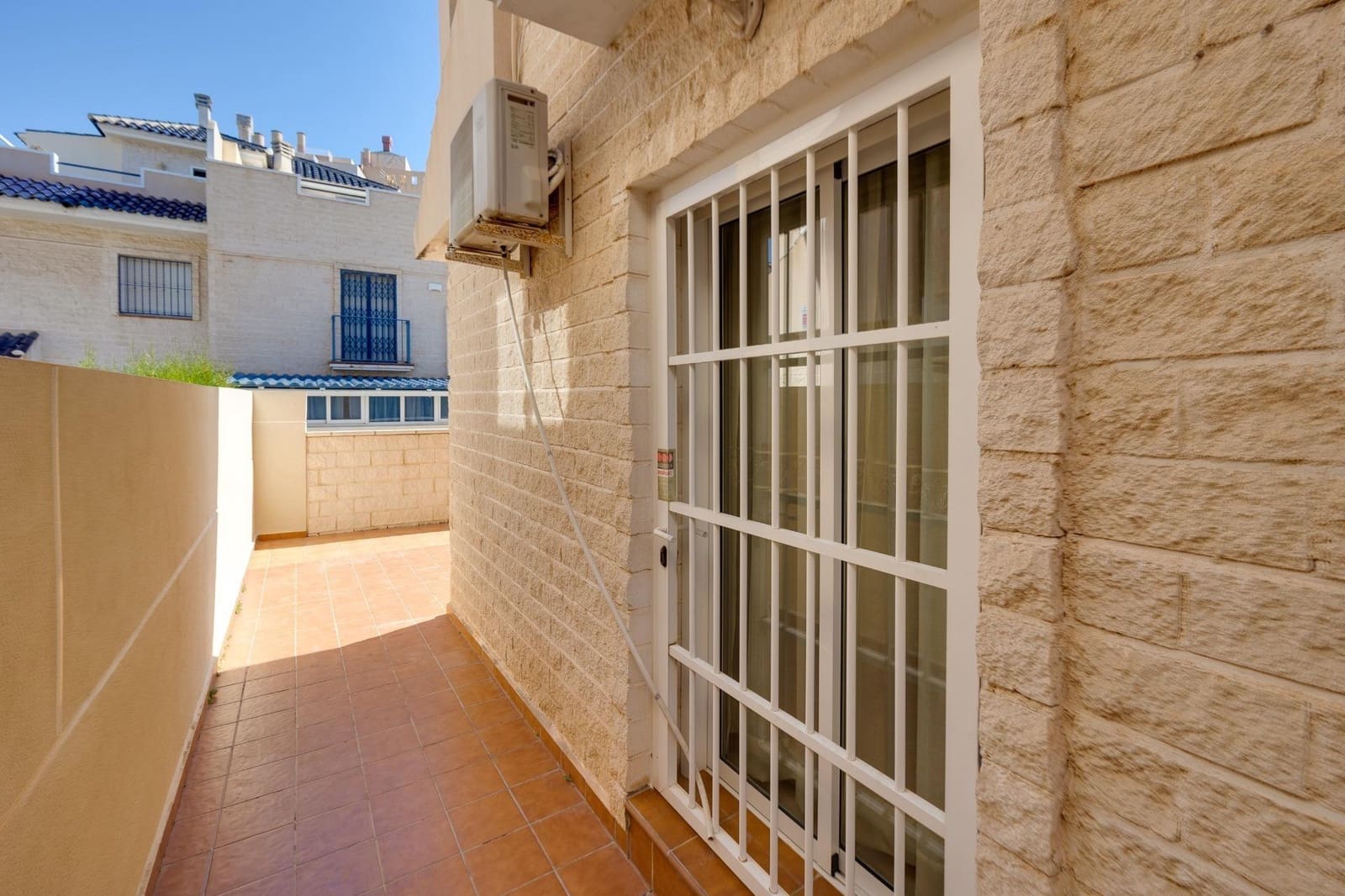 3 Zimmer Reihenhaus zu verkaufen in La Veleta mit Pool - 215.000 € (Ref: 9876392)