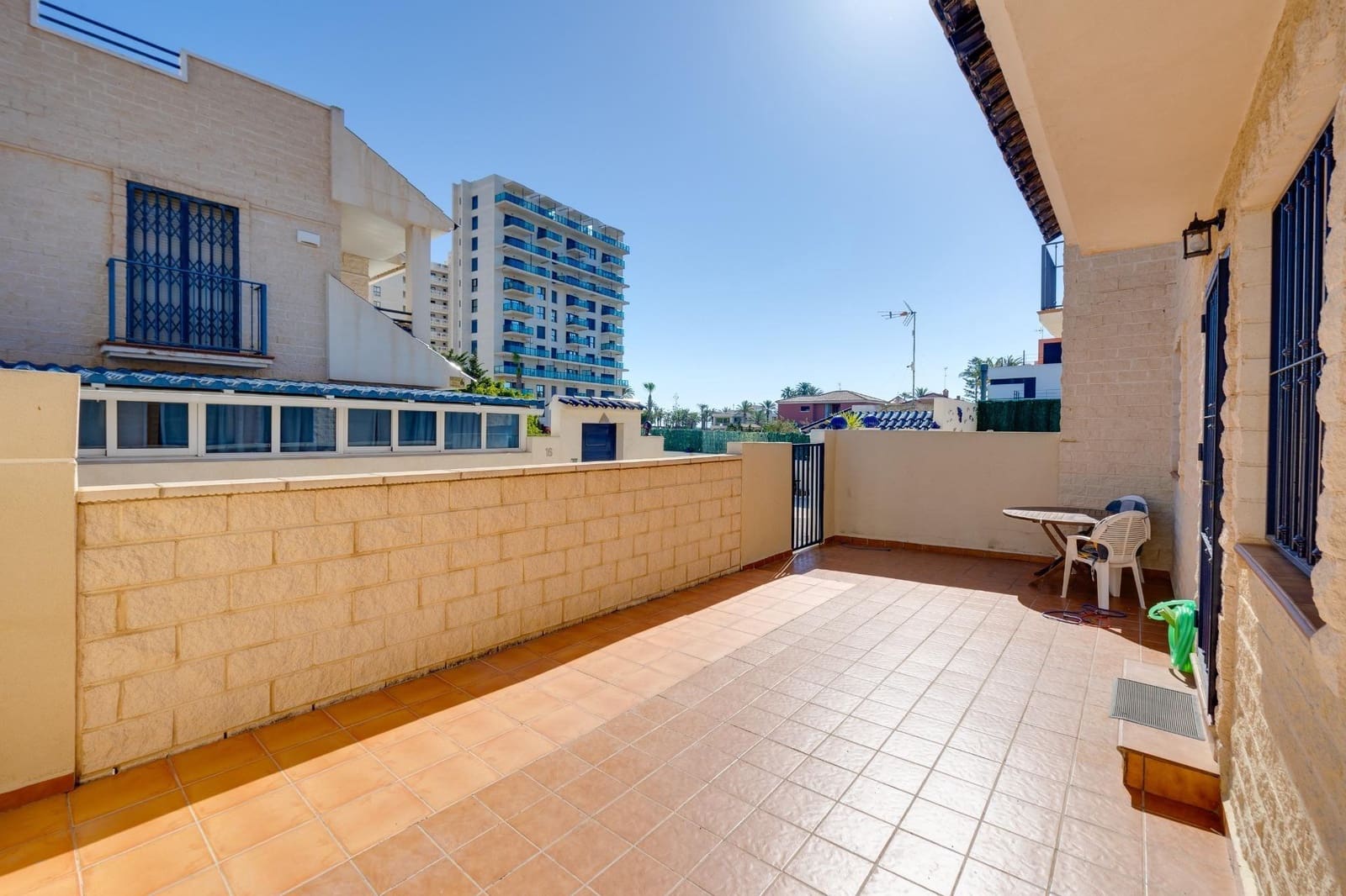 3 Zimmer Reihenhaus zu verkaufen in La Veleta mit Pool - 215.000 € (Ref: 9876392)