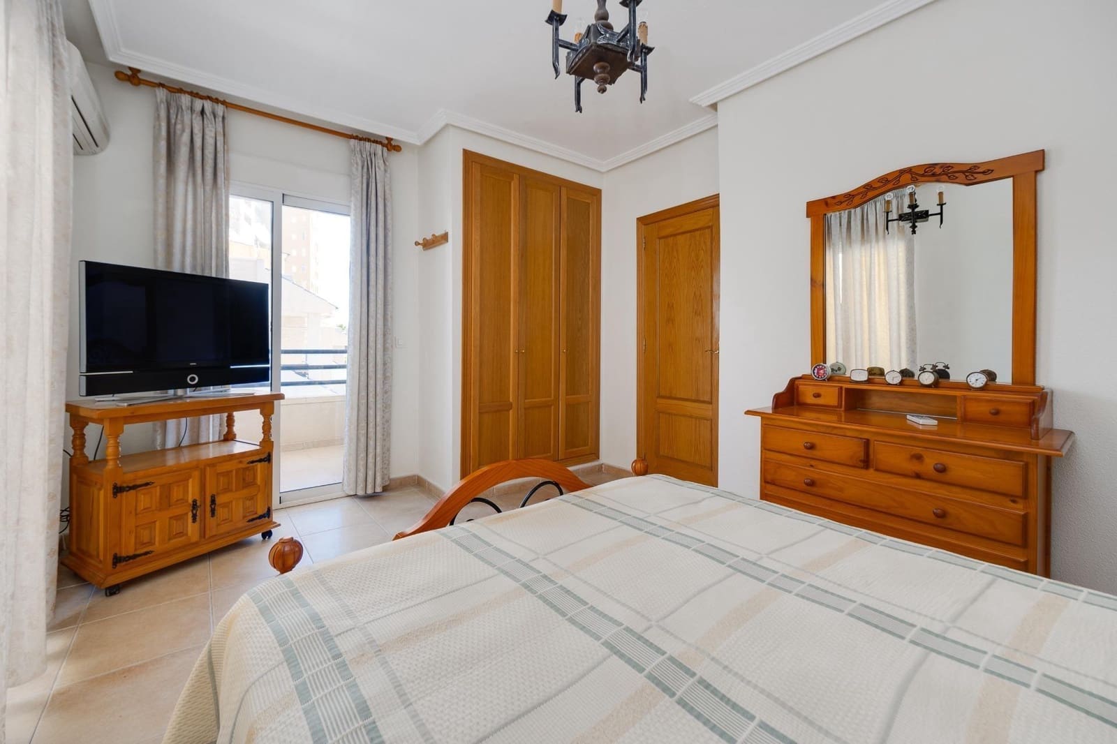 3 Zimmer Reihenhaus zu verkaufen in La Veleta mit Pool - 215.000 € (Ref: 9876392)
