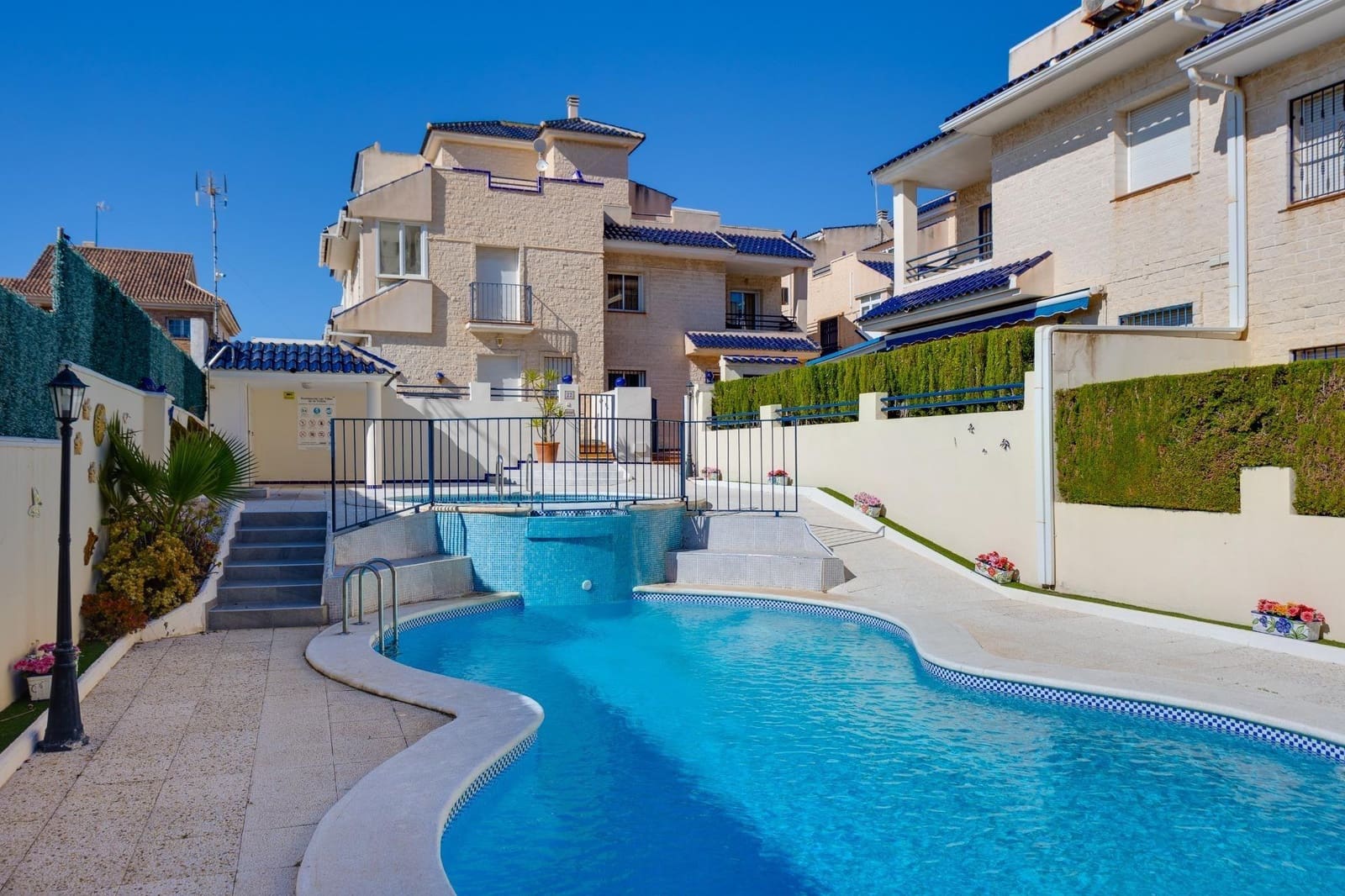 3 Zimmer Reihenhaus zu verkaufen in La Veleta mit Pool - 215.000 € (Ref: 9876392)