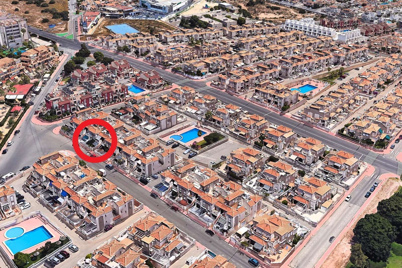 Apartamento de 2 habitaciones en Torrevieja en venta con piscina - 179.900 € (Ref: 9878774)