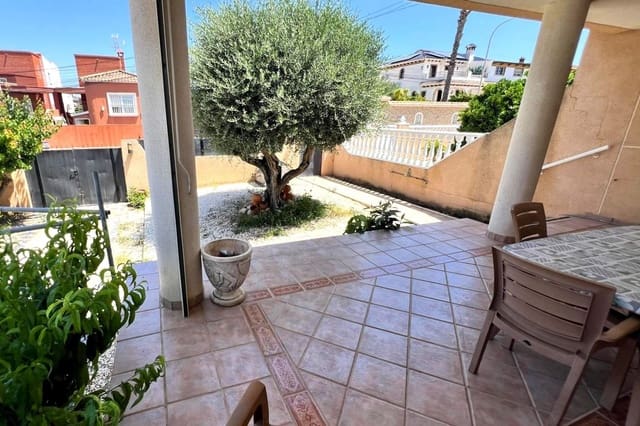 3 quarto Moradia Geminada para venda em Aguas Nuevas, Torrevieja com garagem - 425 000 € (Ref: 9884769)