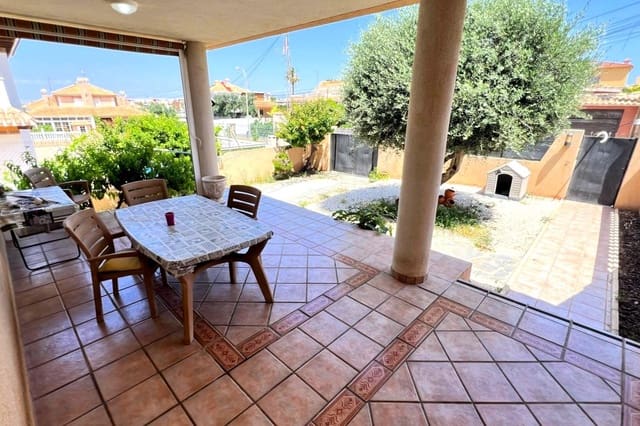3 quarto Moradia Geminada para venda em Aguas Nuevas, Torrevieja com garagem - 425 000 € (Ref: 9884769)