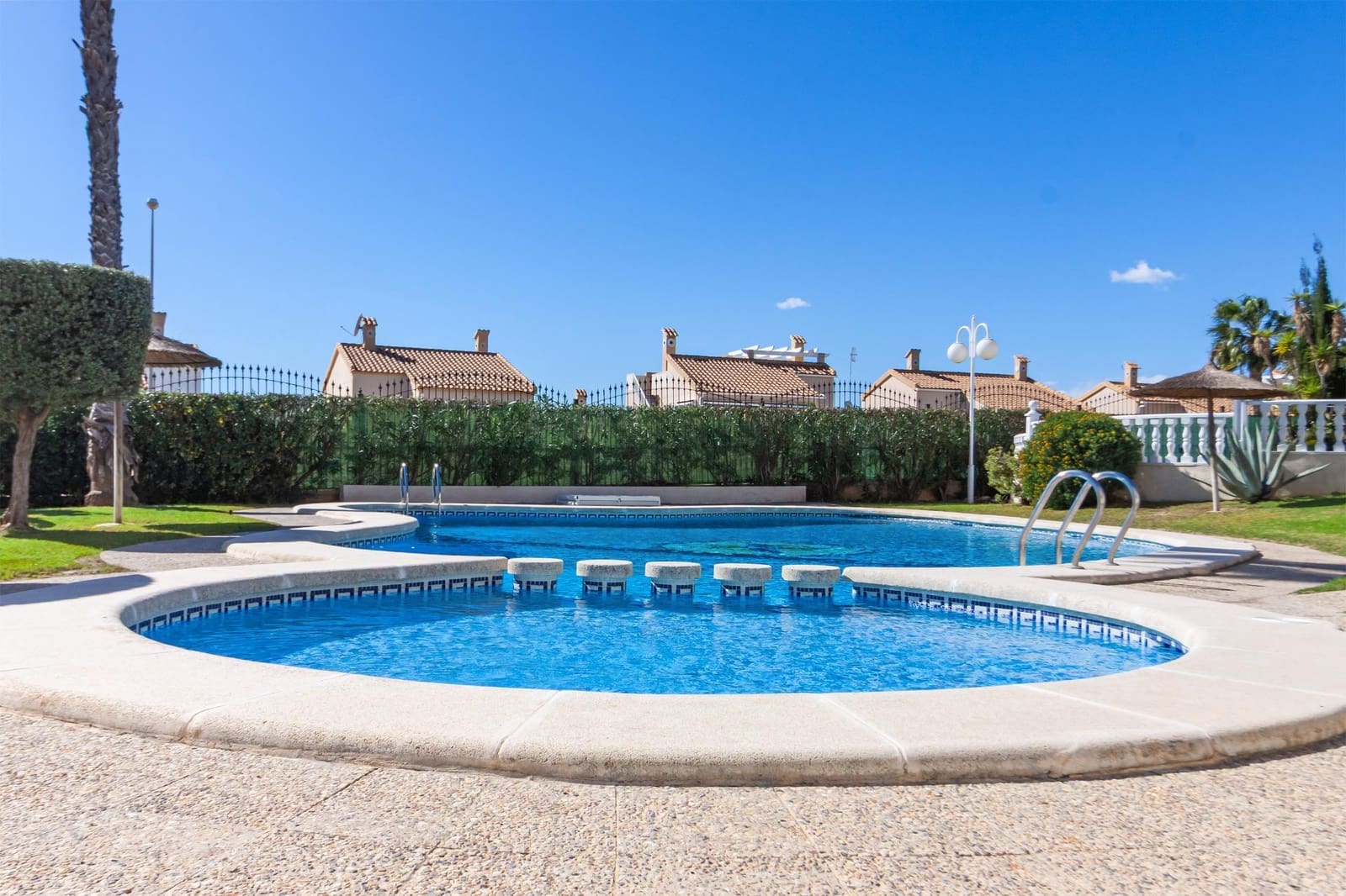 4 makuuhuone Huvila myytävänä paikassa Orihuela Costa mukana uima-altaan - 339 990 € (Ref: 9888967)