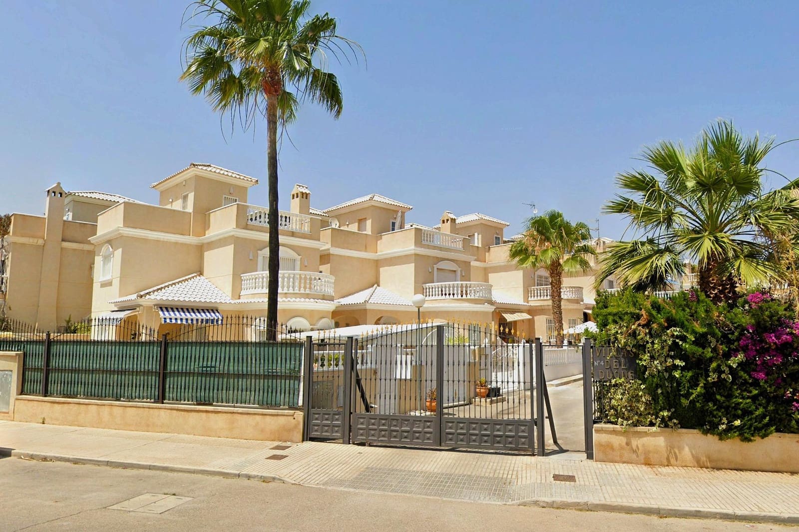 4 makuuhuone Huvila myytävänä paikassa Orihuela Costa mukana uima-altaan - 339 990 € (Ref: 9888967)