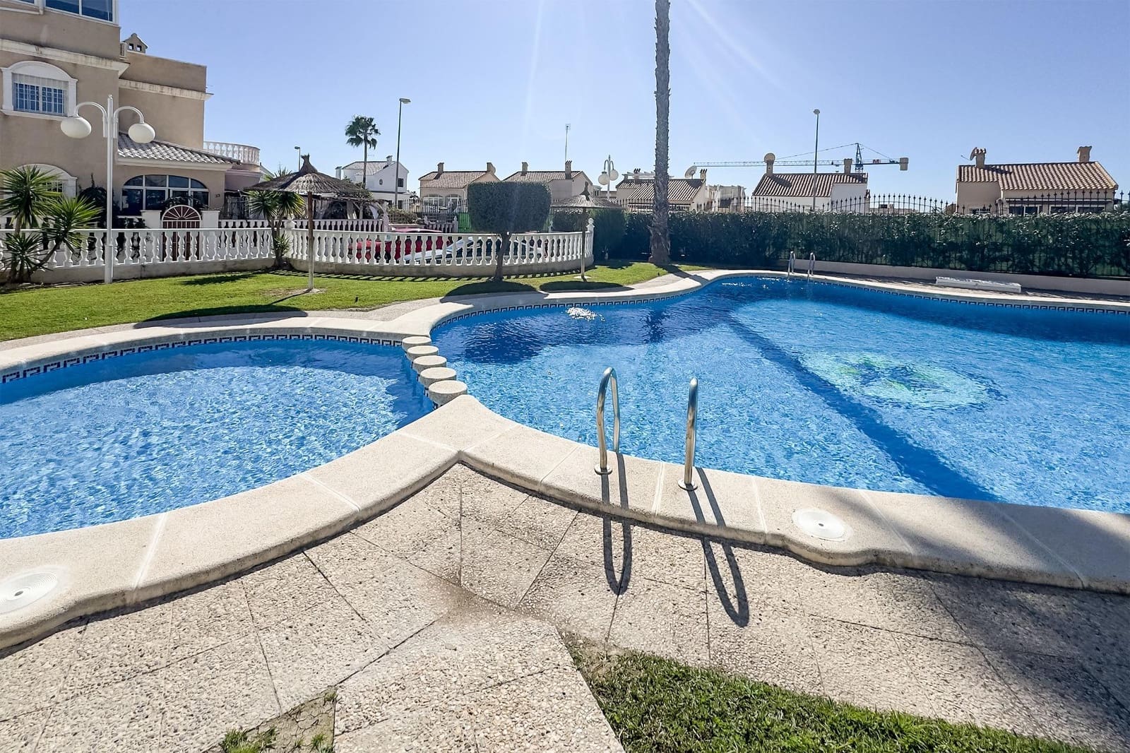 4 makuuhuone Huvila myytävänä paikassa Orihuela Costa mukana uima-altaan - 339 990 € (Ref: 9888967)